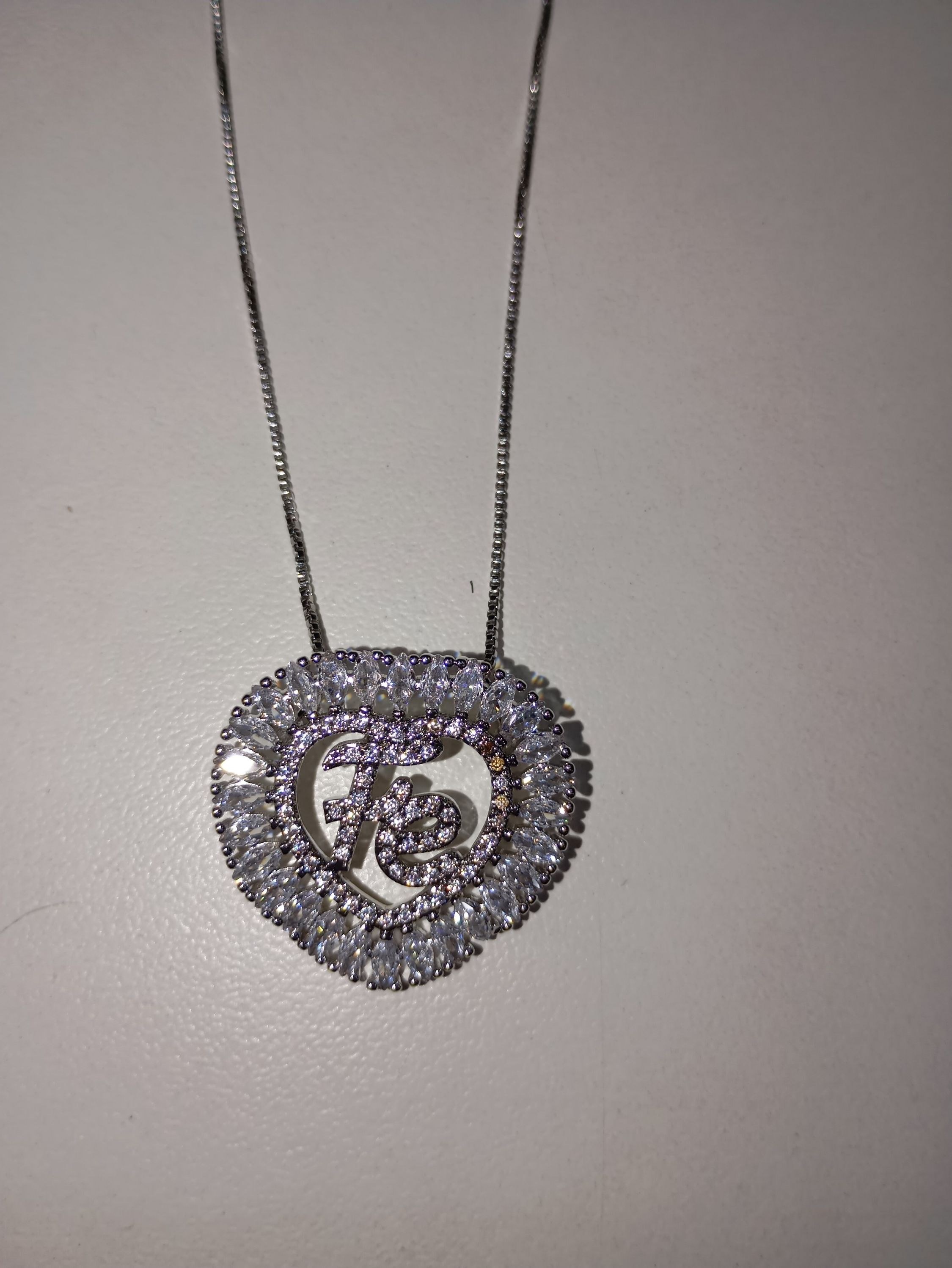 Colar coração com fé estrass