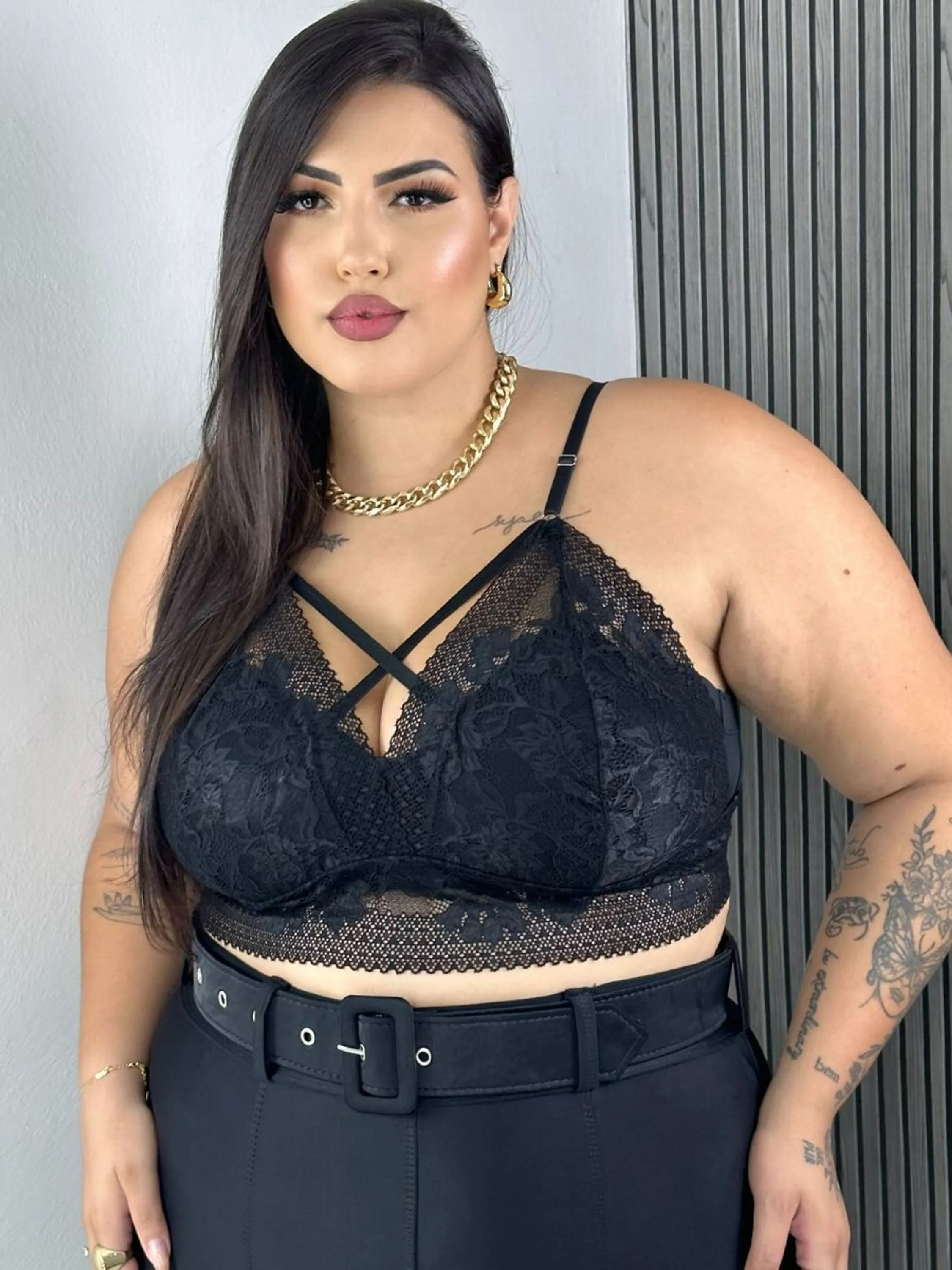 Top Feminino Plus Size com Bojo em Renda