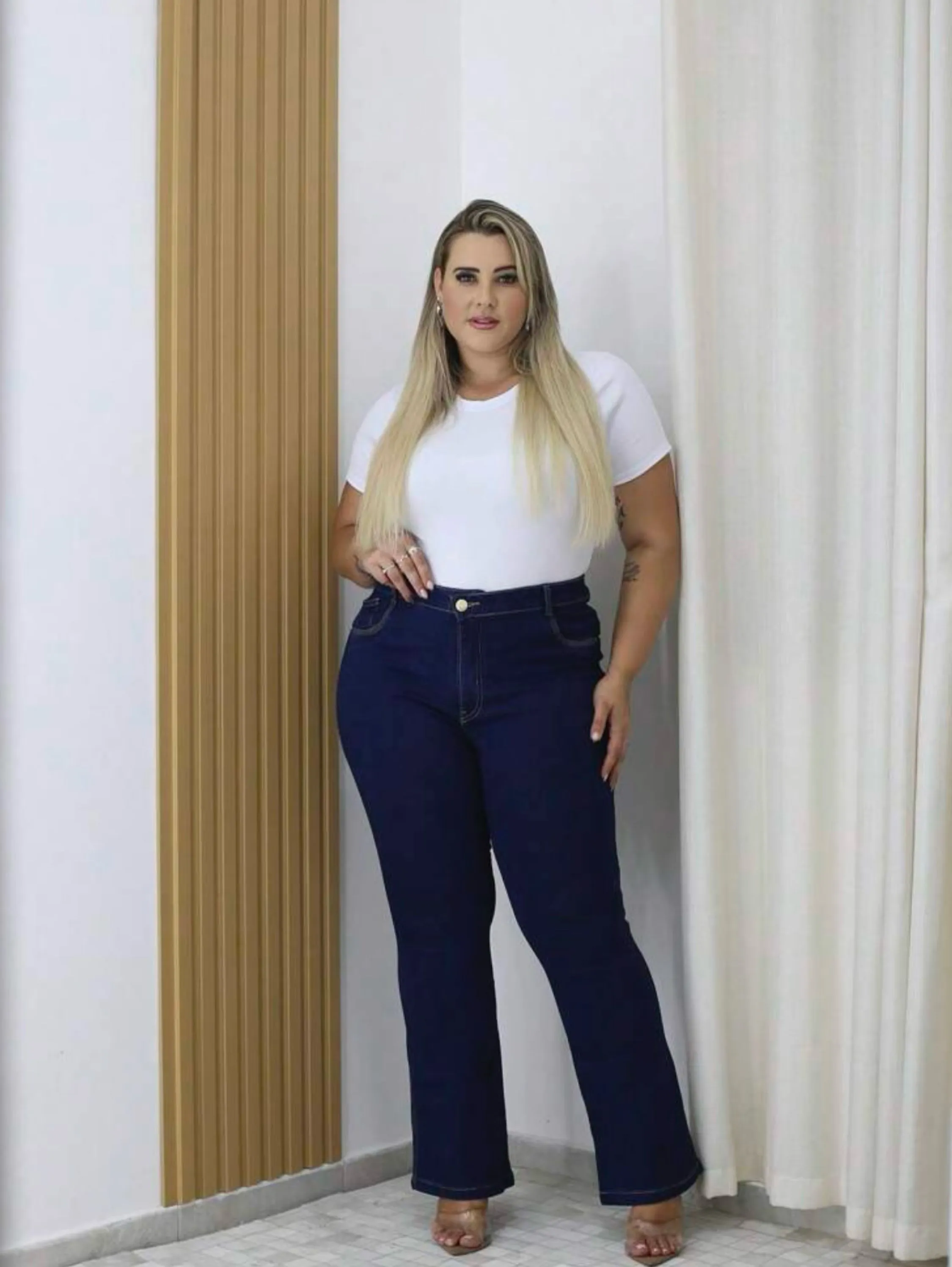 Calça flare plus size com lycra