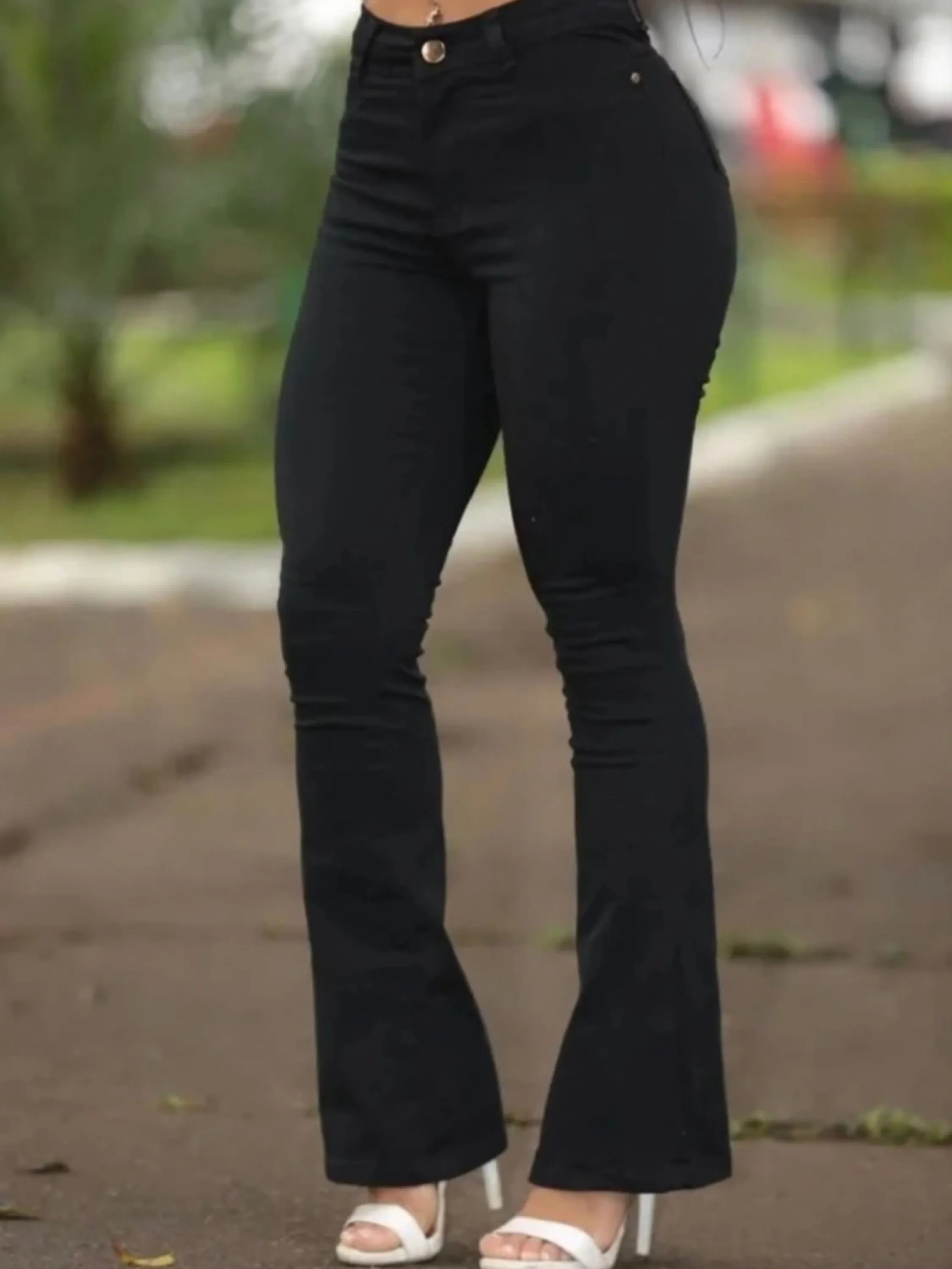 Calça jeans flare preta