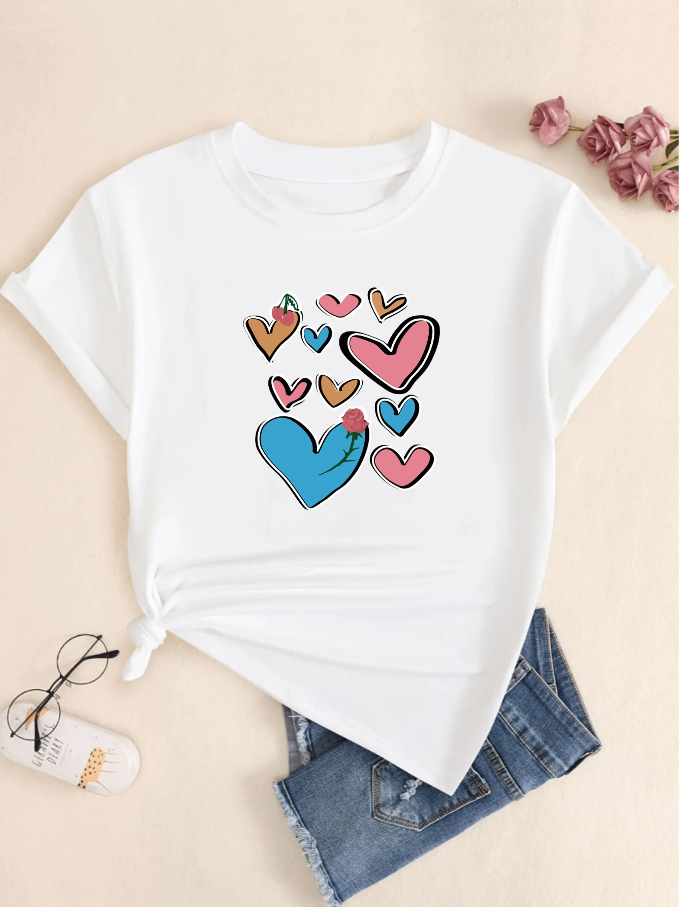 Camiseta Estampado Figuras de Coração Moda Feminina Casual Confort Premium Blusinha Babylook Básico