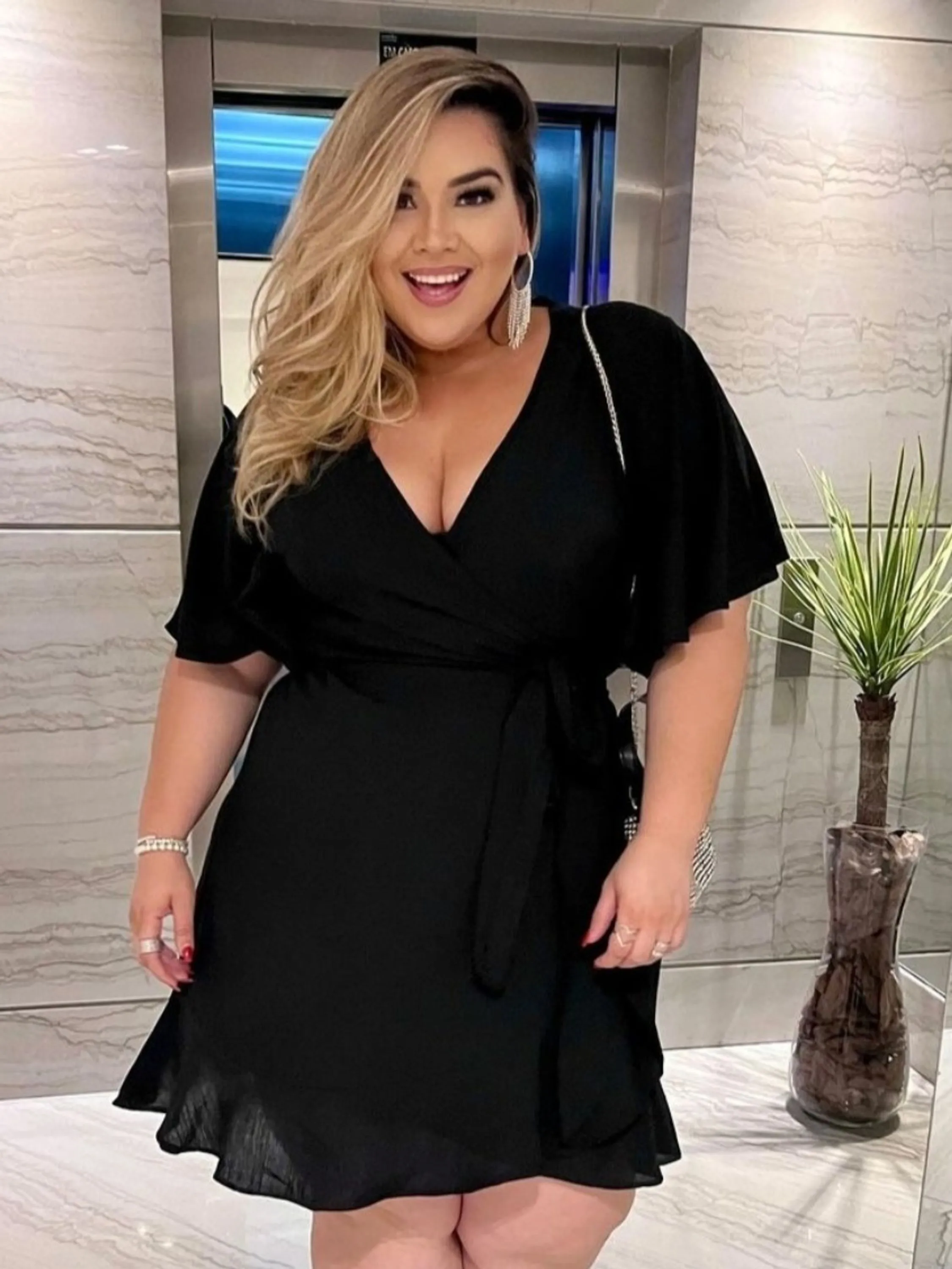 Vestido envelope plus size manga flare