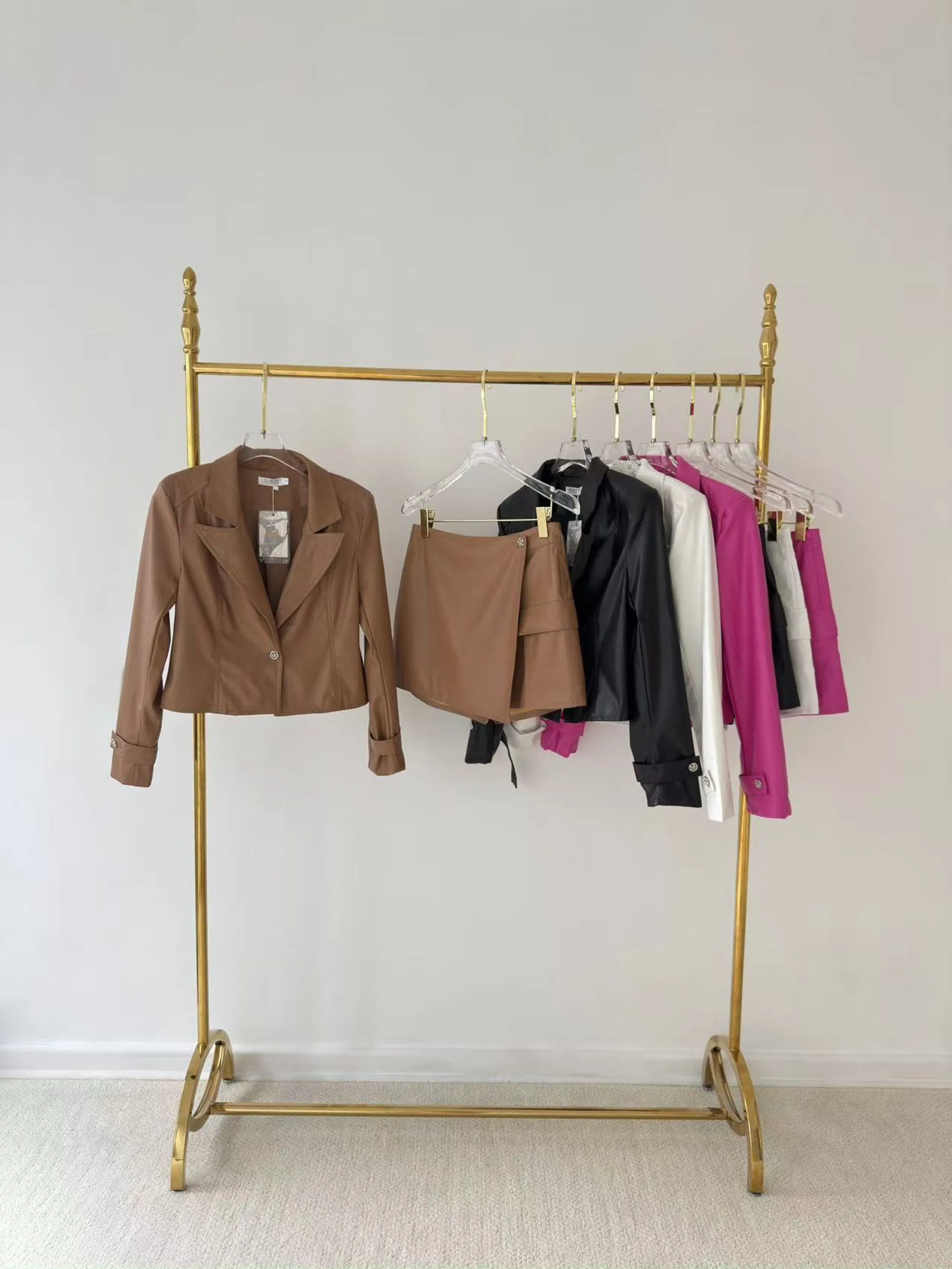 Conjunto couro com short saia