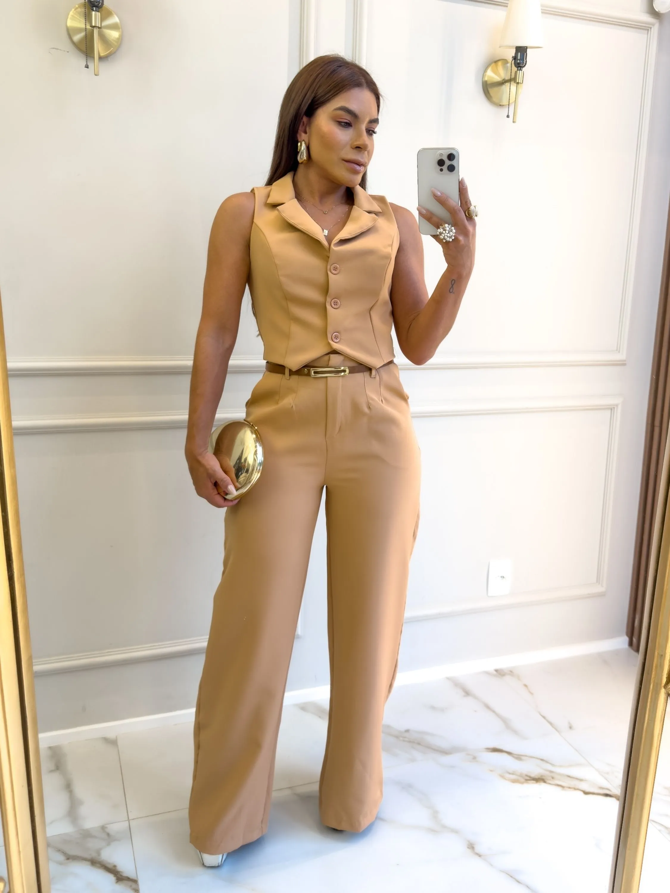 Calça pantalona con pregas