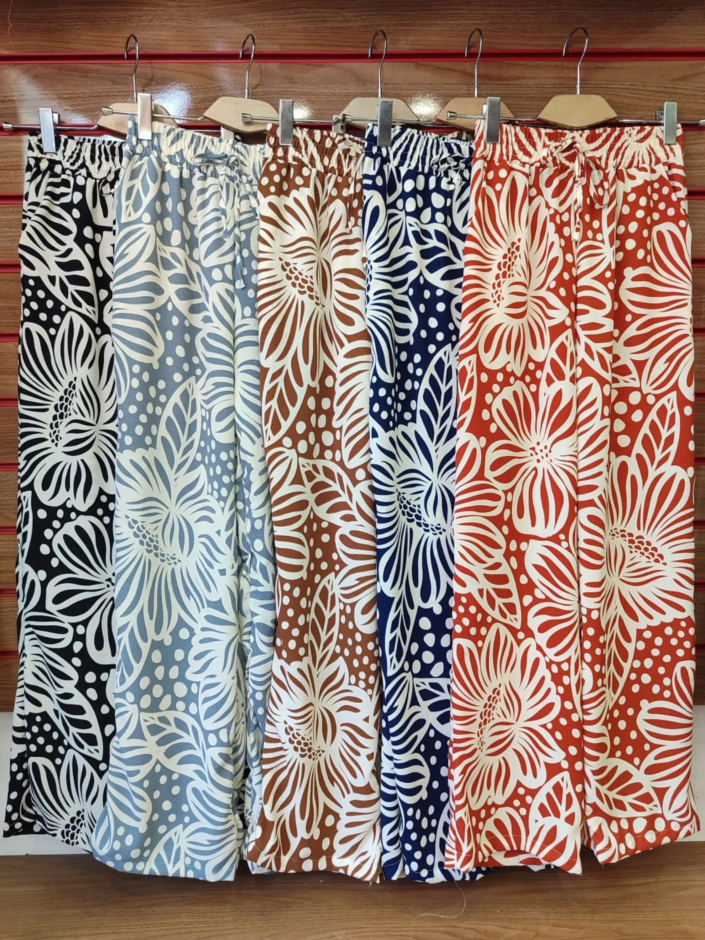 Calça pantalona feminina estampado duna
