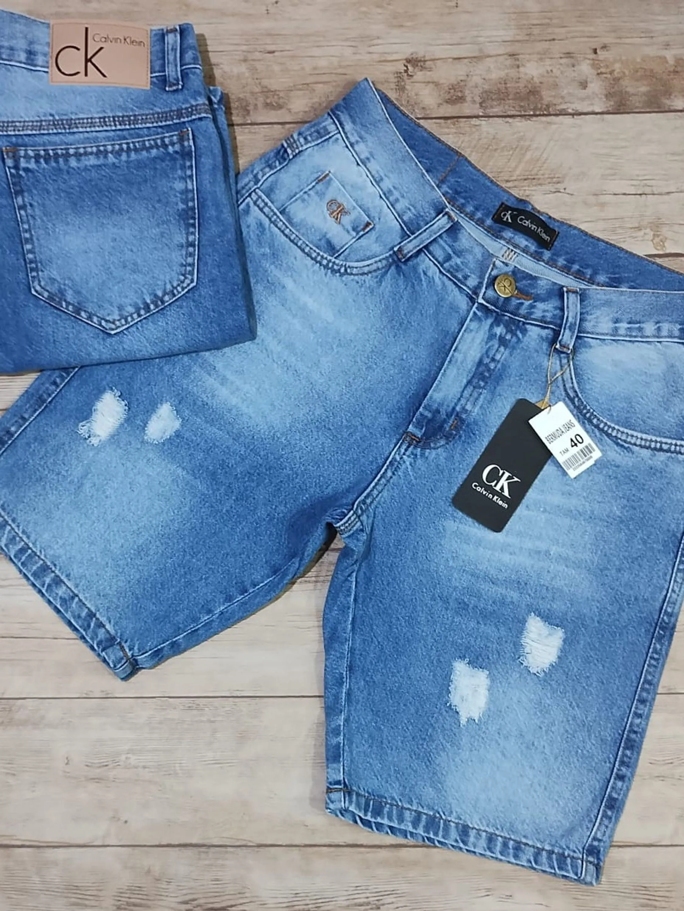 Bermuda Masculina Premium clara