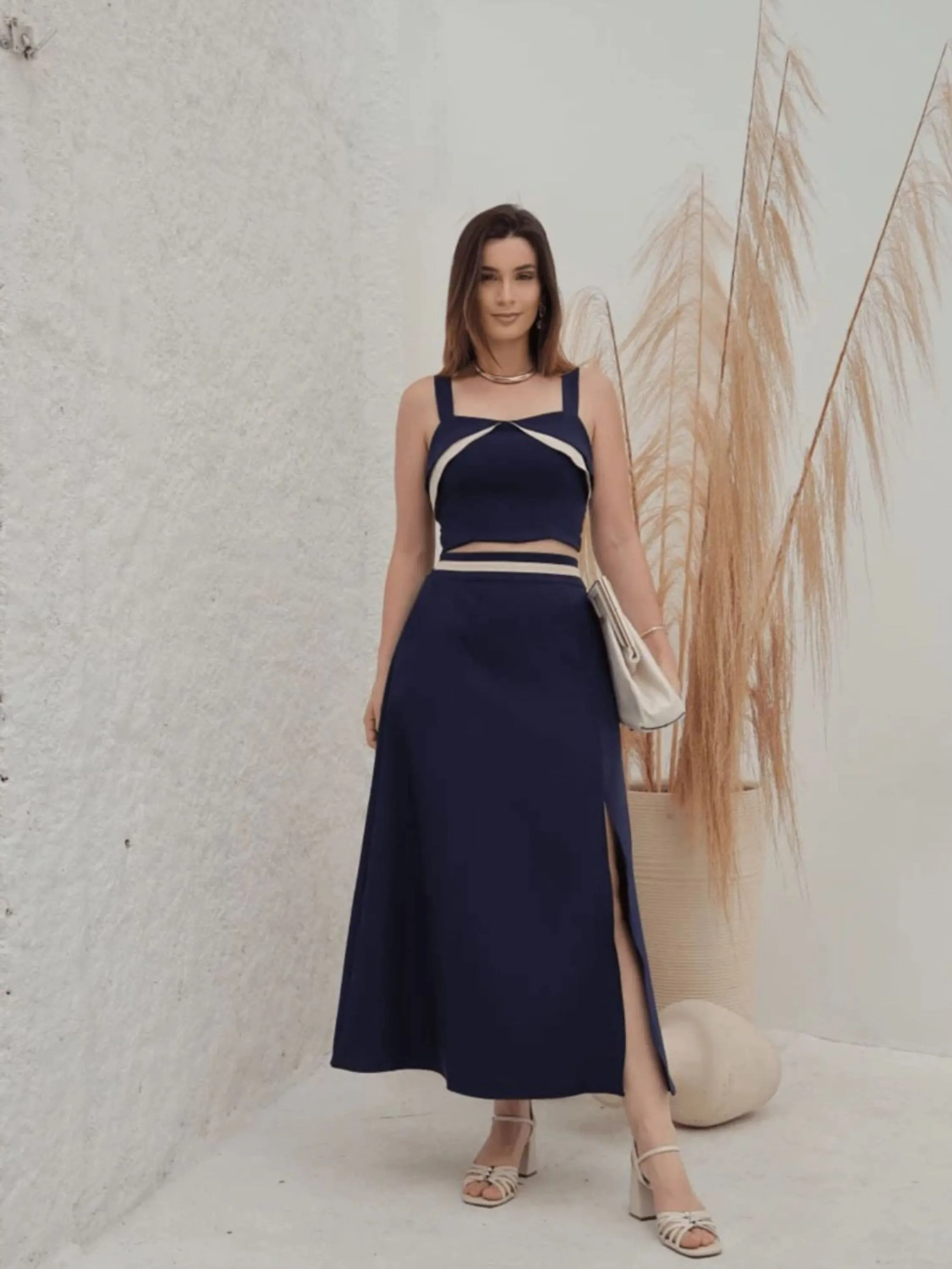 Conjunto Feminino Composto em Duas Peças Saia e Cropped