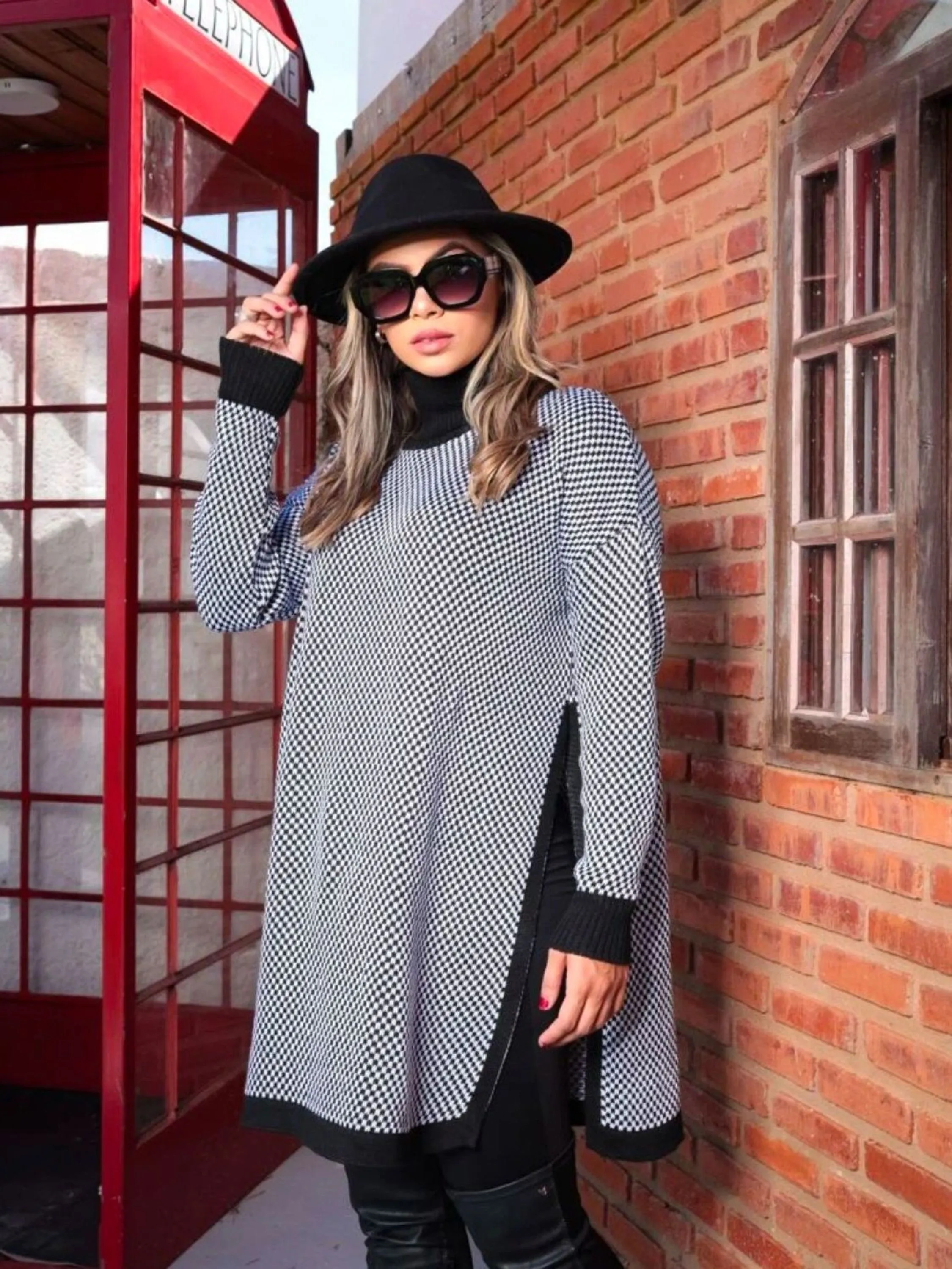 Blusa Poncho Quadriculado Com Gola Tricot