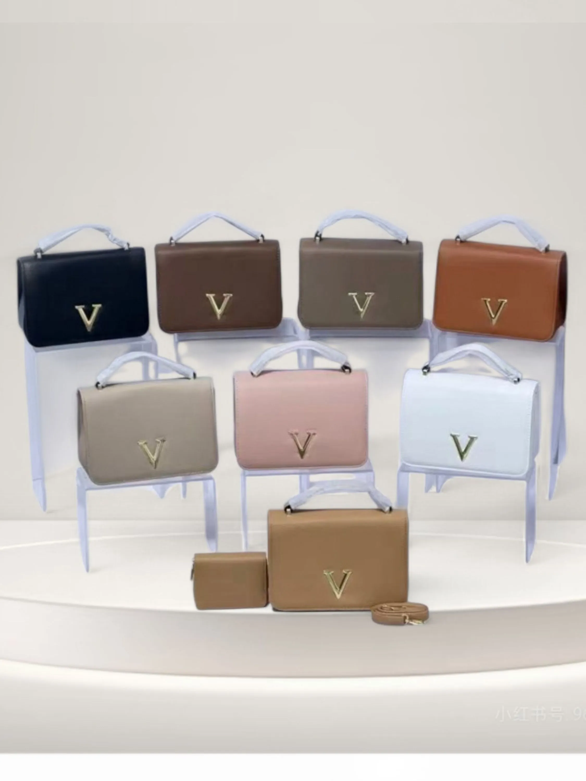 Bolsa feminina elegante e casual com carteira integrada.886