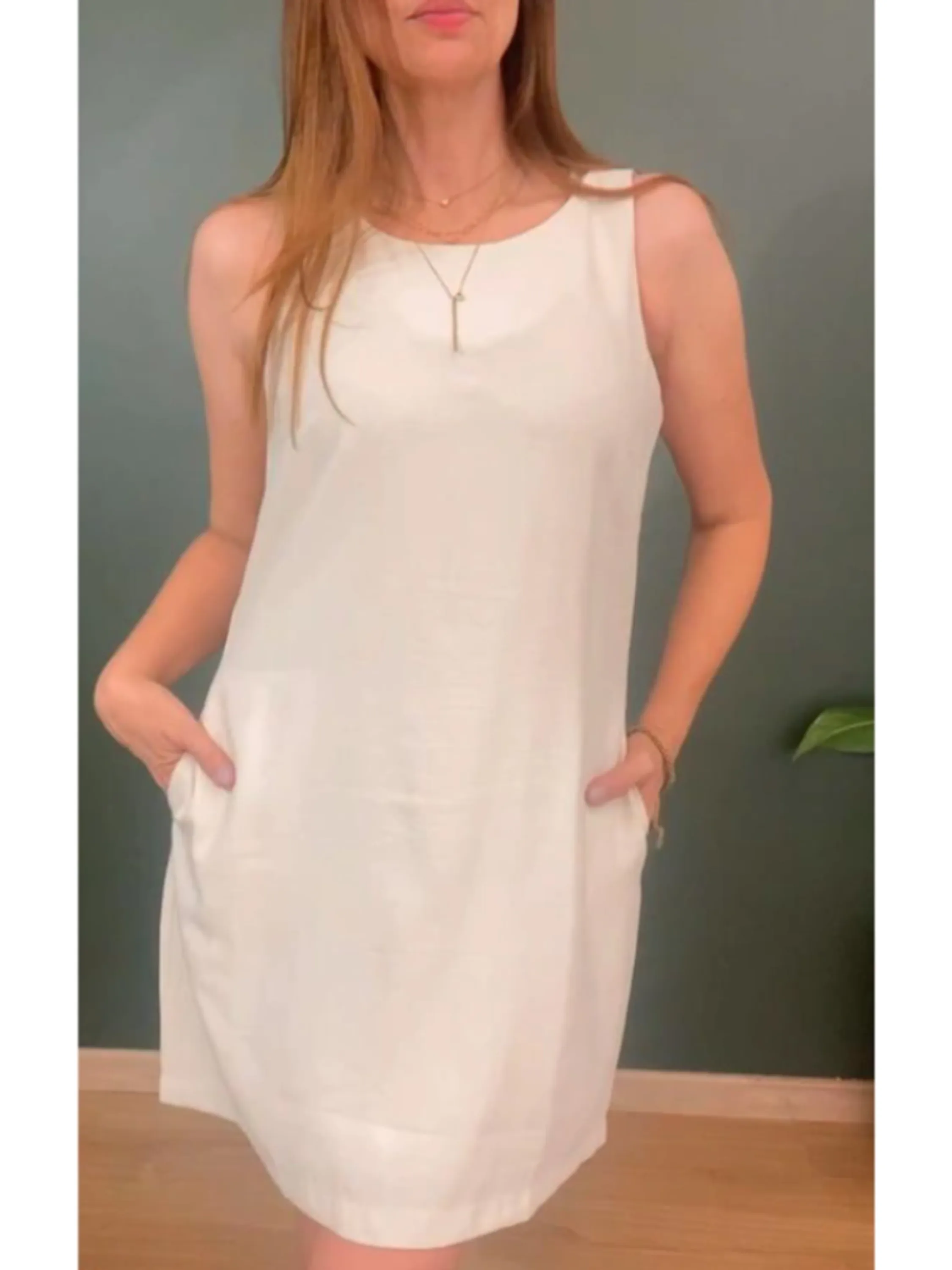 VESTIDO CURTO COM BOLSOS