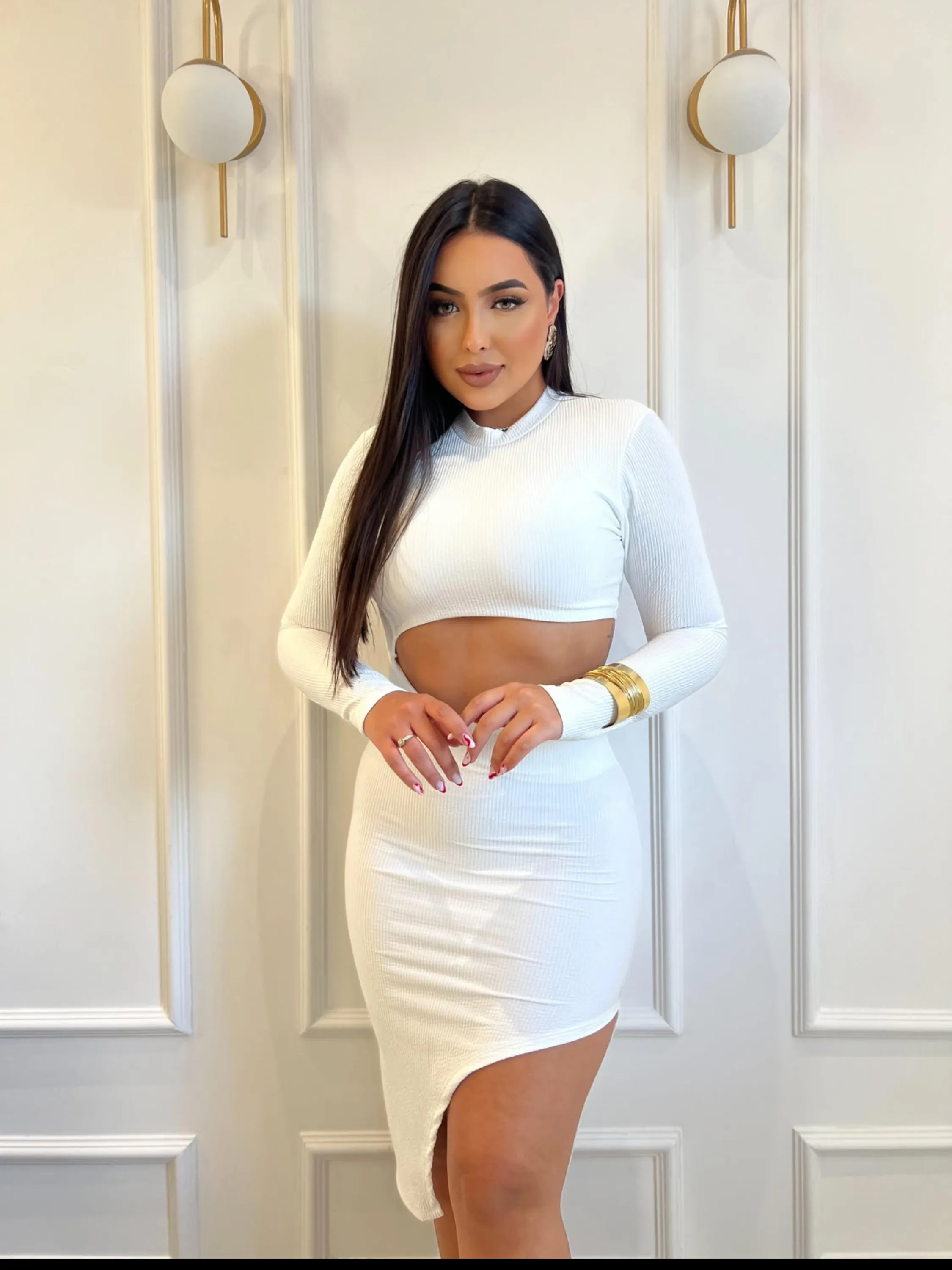 Vestido manga longa com decote e fenda tamanho único