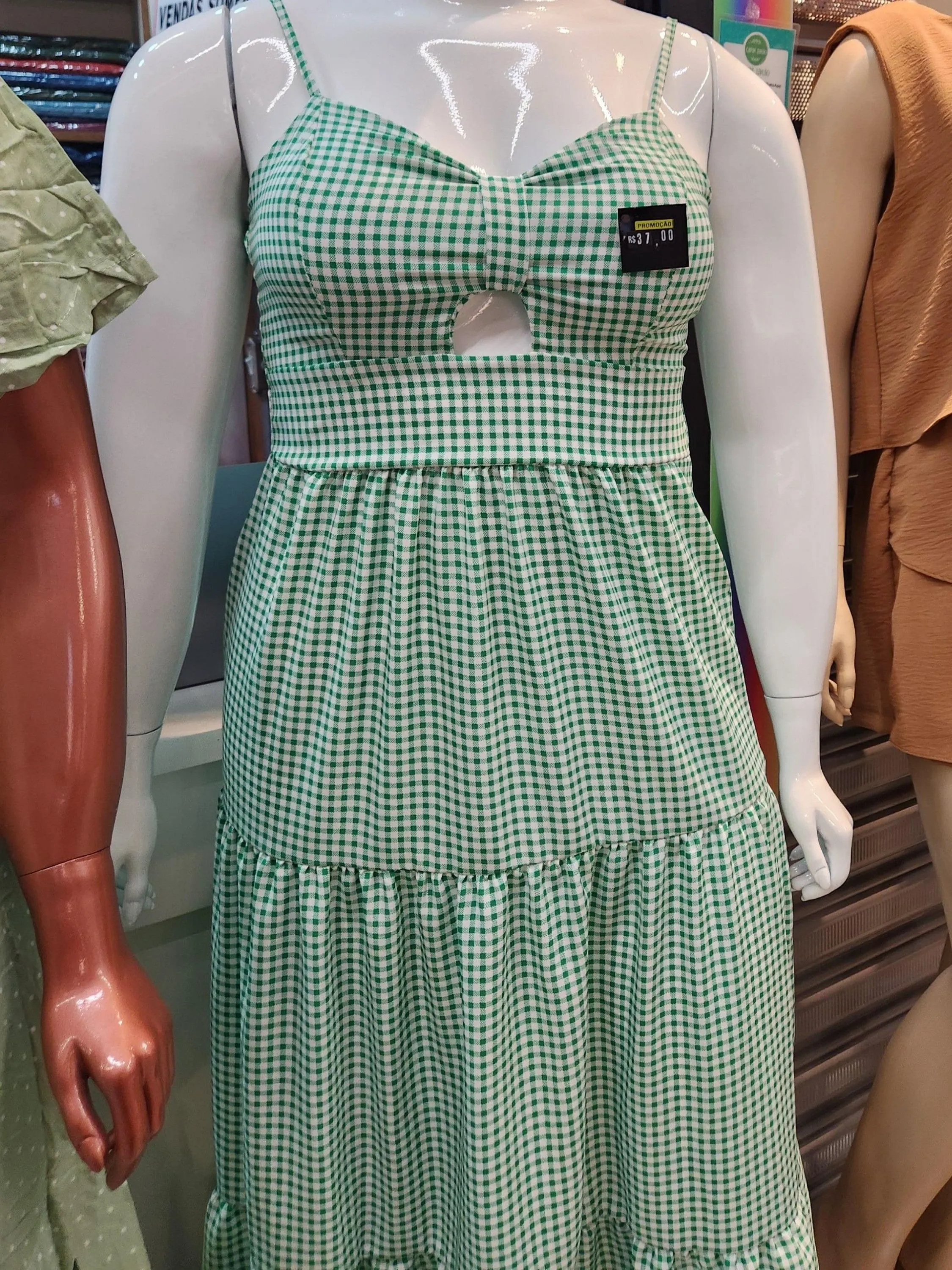 Vestido longo decote nó