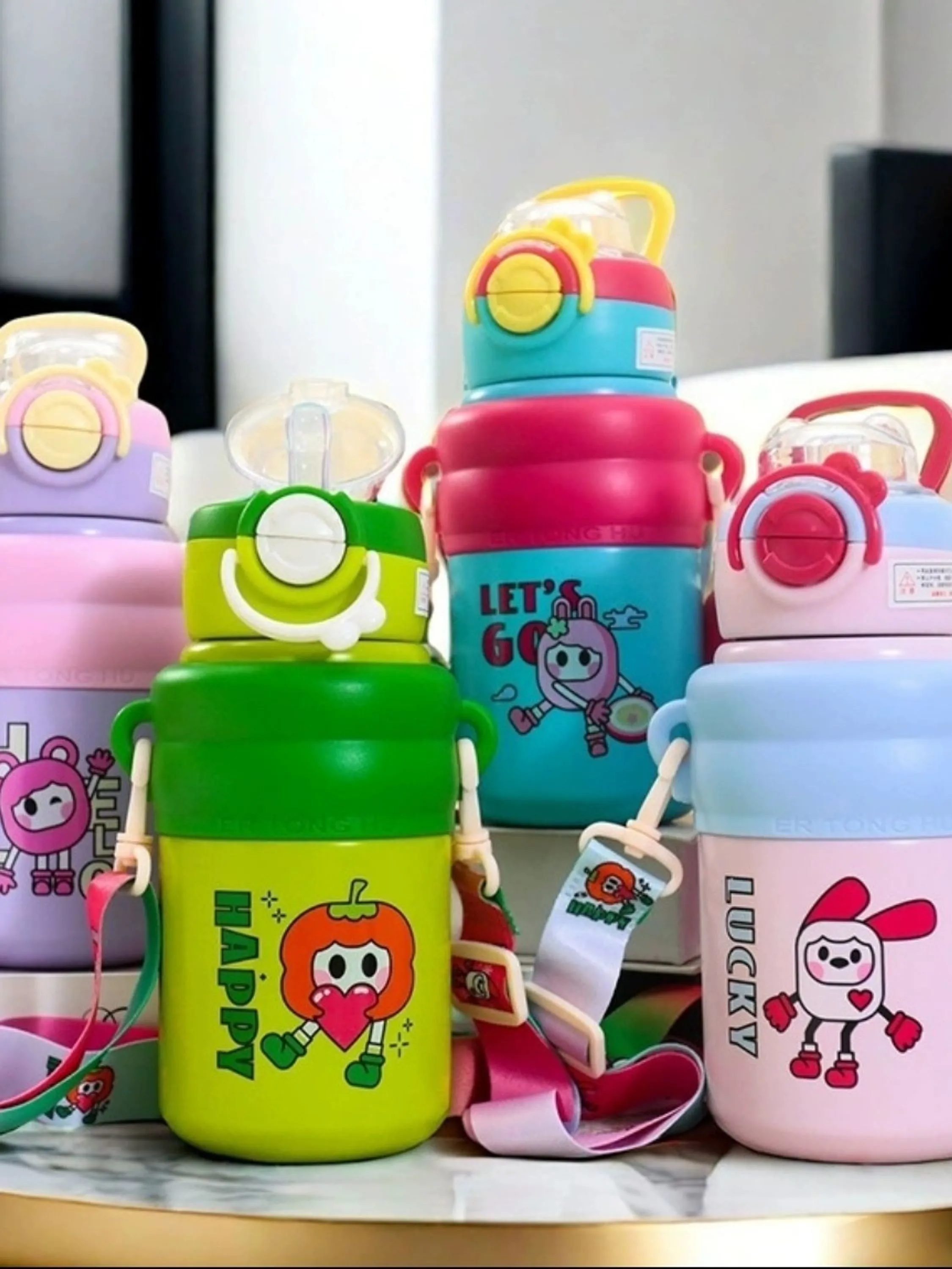 Garrafa térmica infantil com canudo e alça520mlCopo açoinox