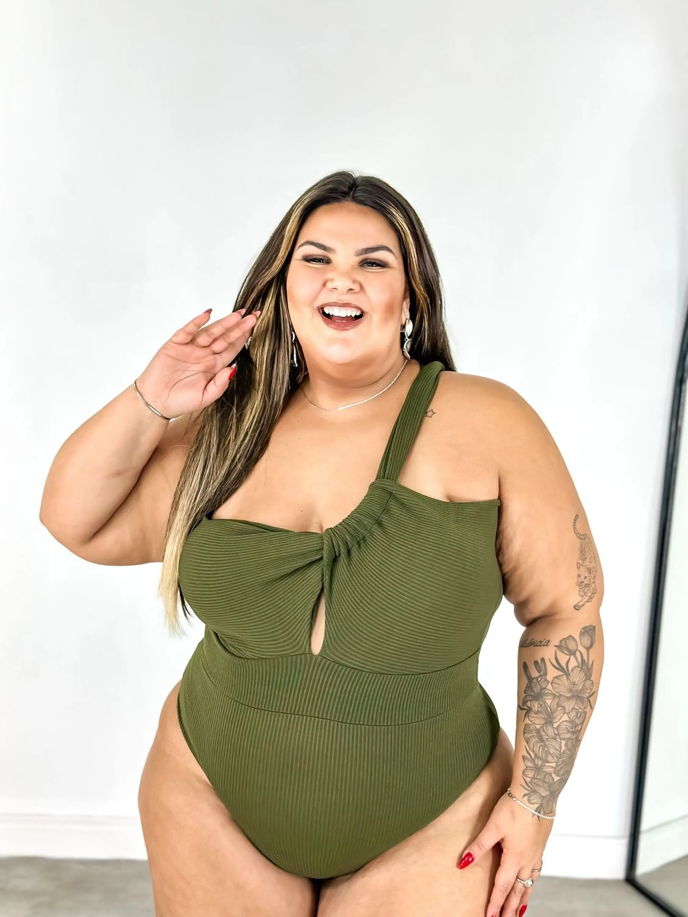 BODY NIZA PLUS SIZE FEMININO