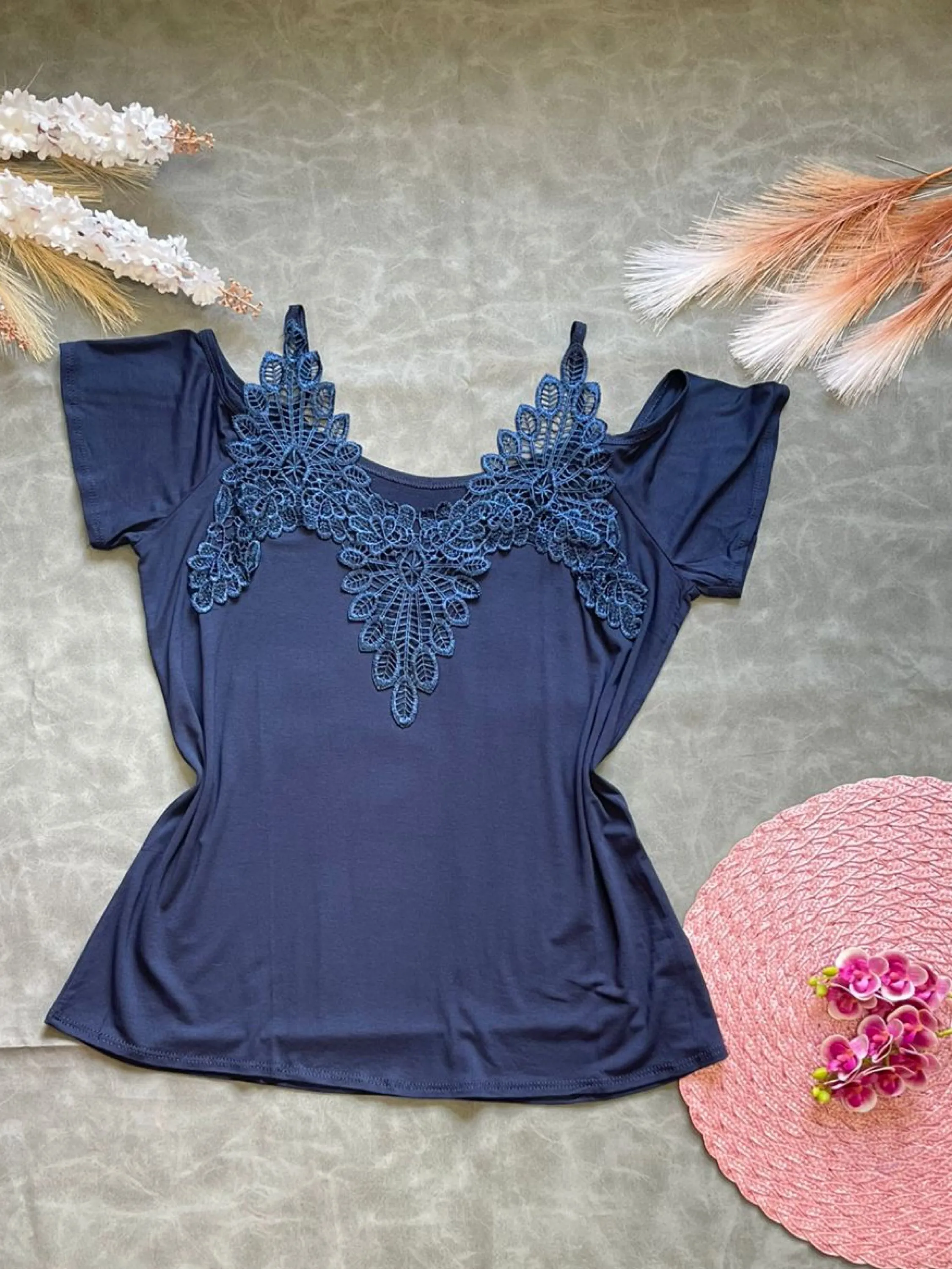 Blusa plus size com renda