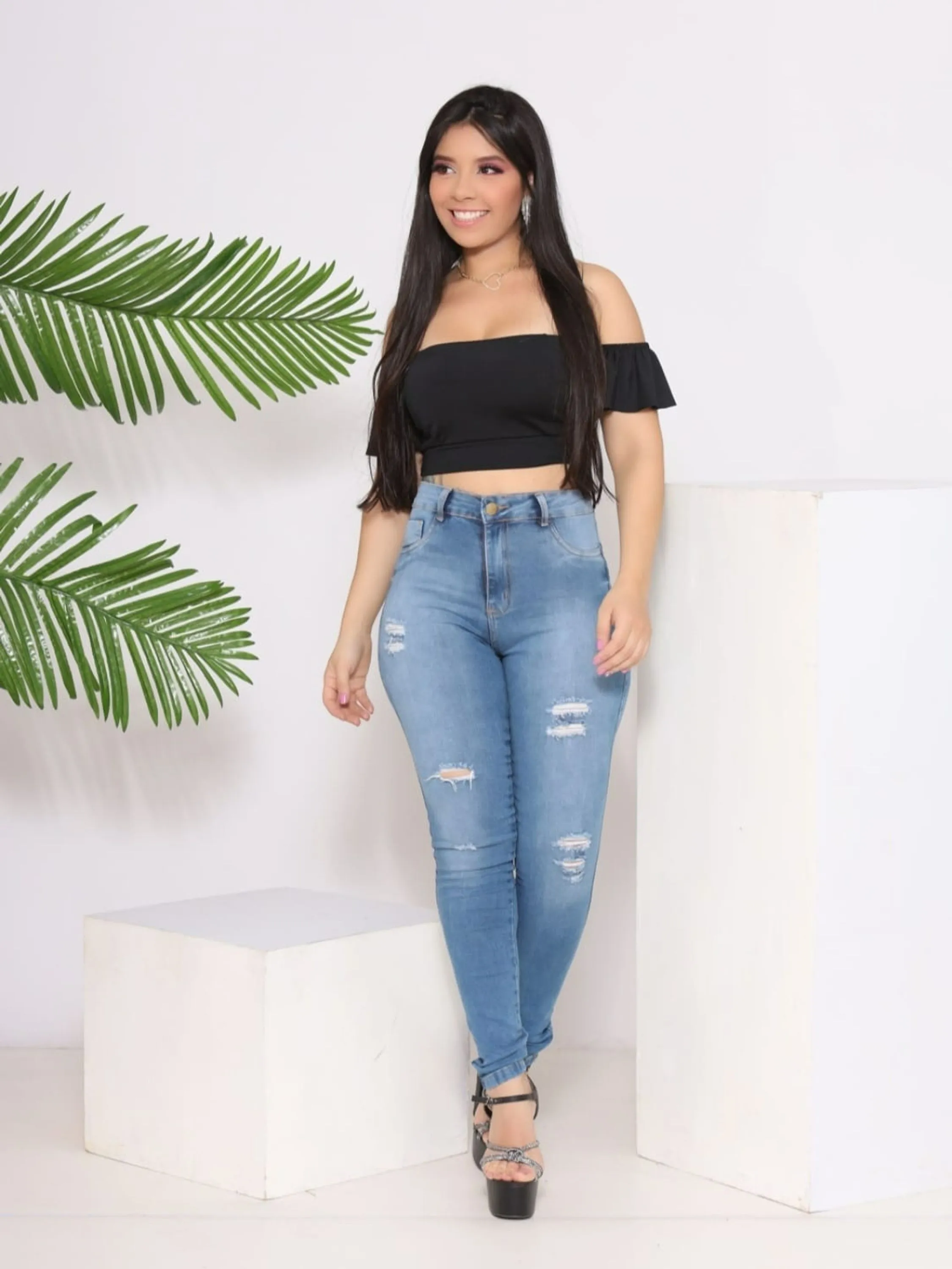 CALCA JEANS FEMININA COM LYCRA CLARA