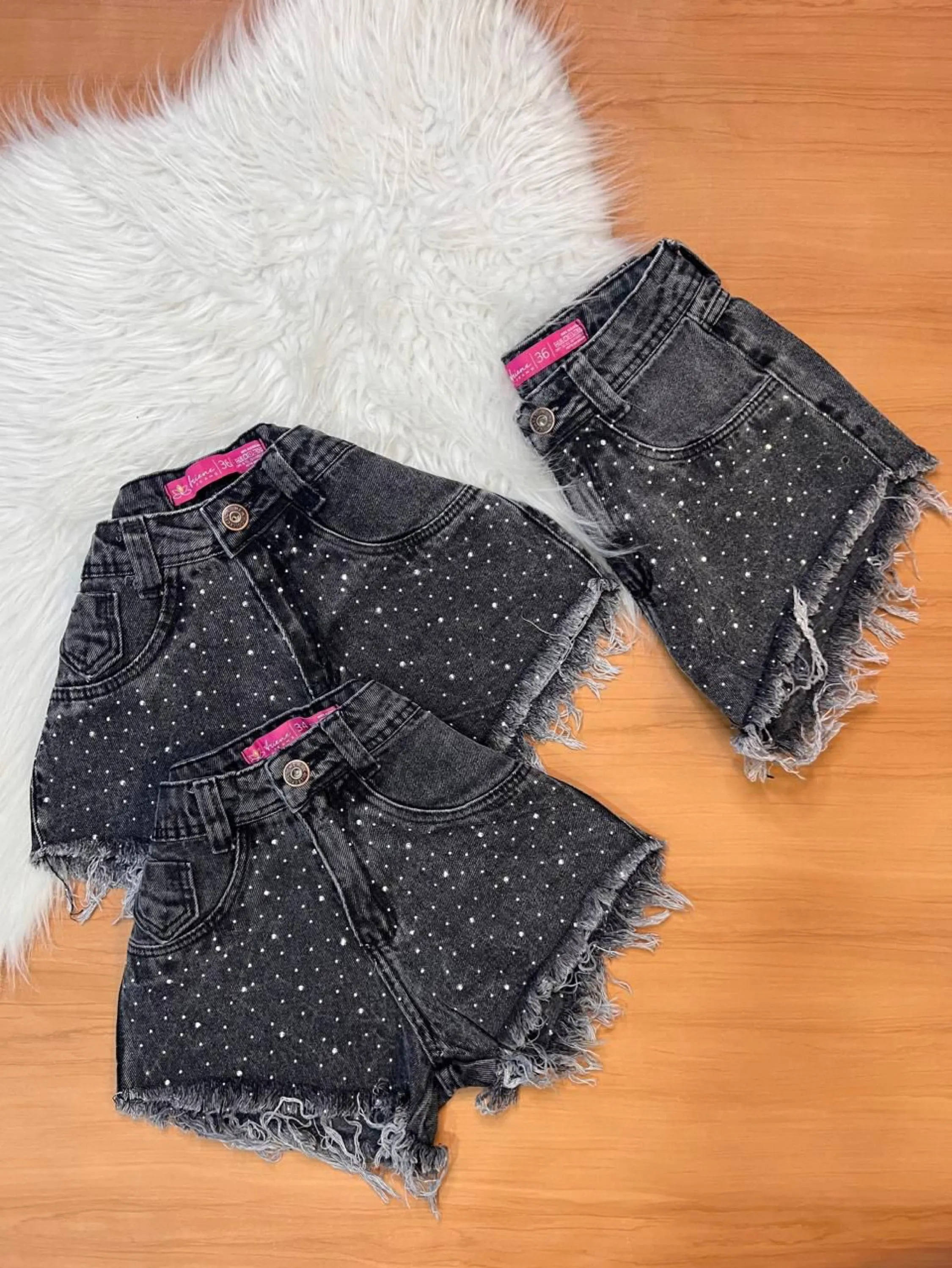 Short feminina grafite com brilho