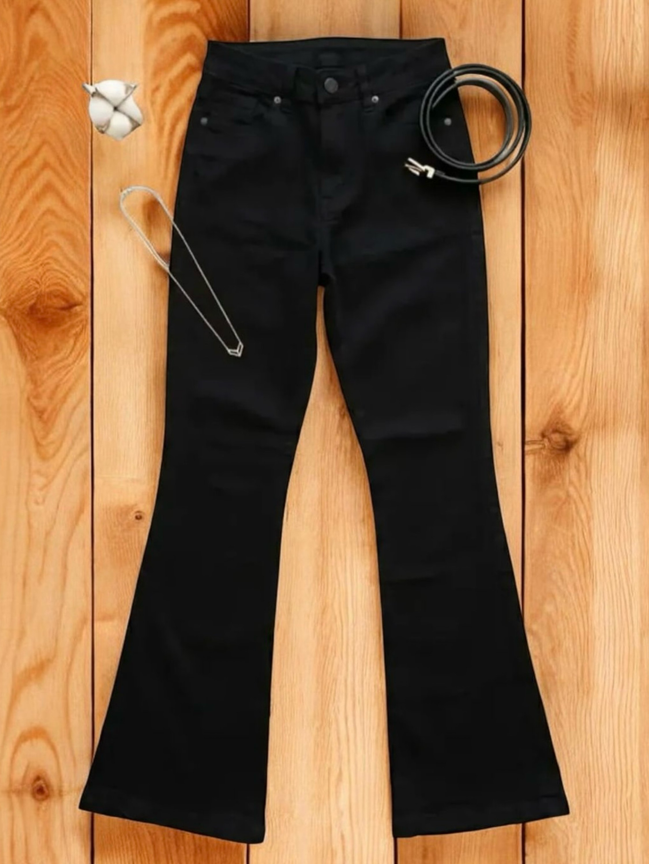 Calca Flare feminina preta com lycra