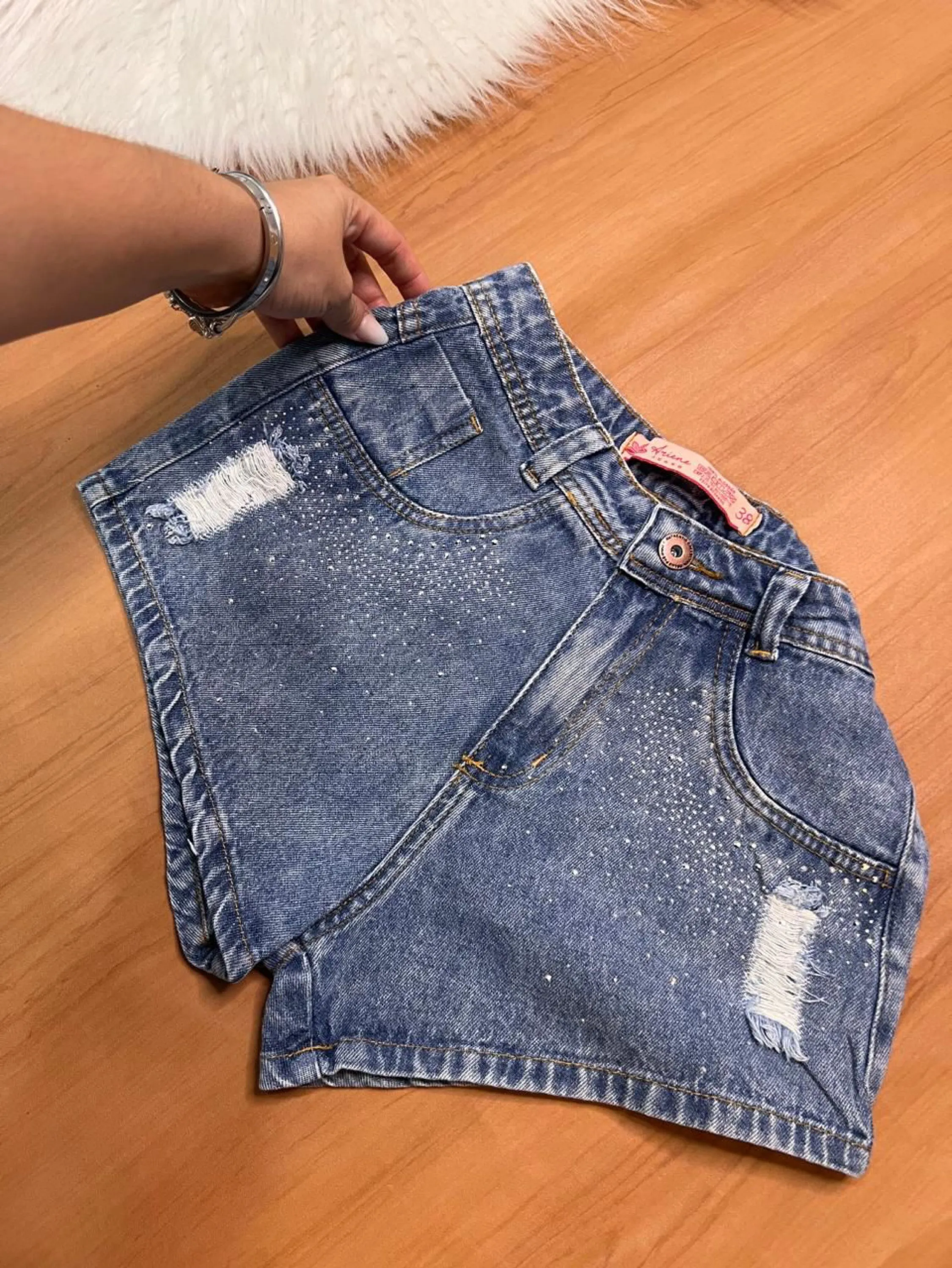 Short jeans feminino com brilho