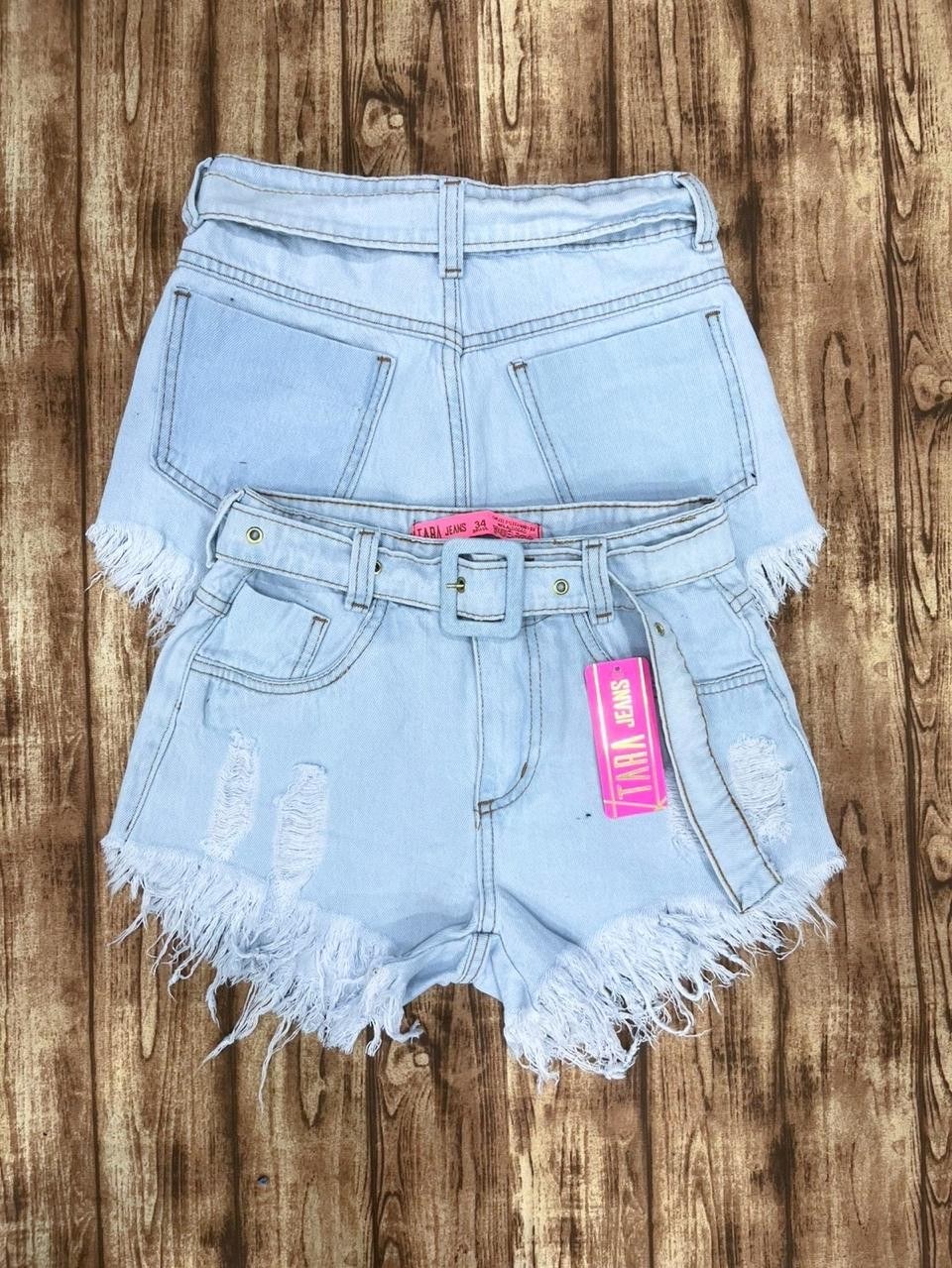 Short jeans feminina com cinto clara