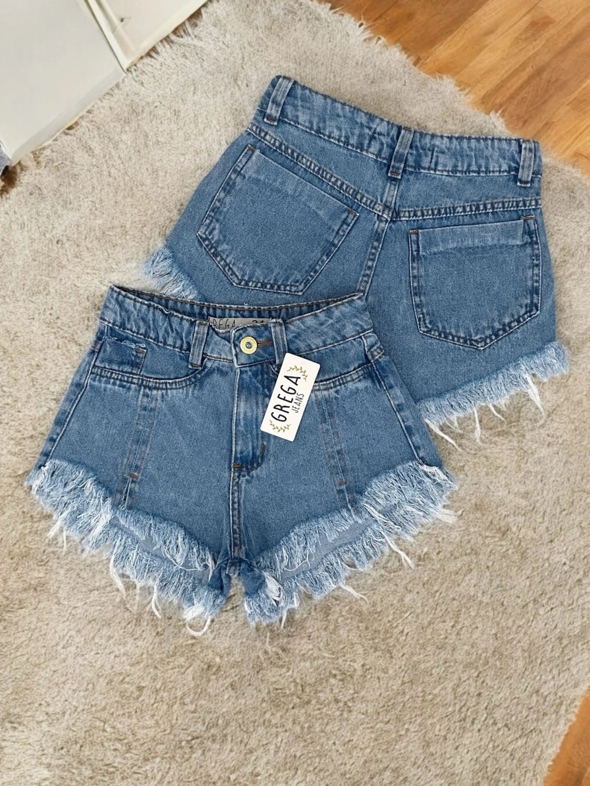 Short jeans azul manchada