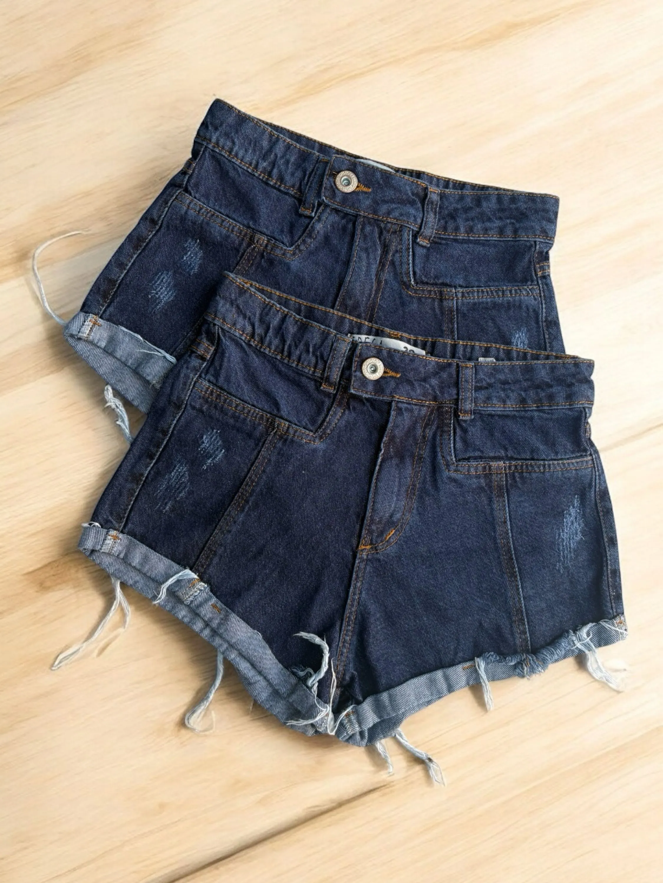 Short jeans feminino escura lisa