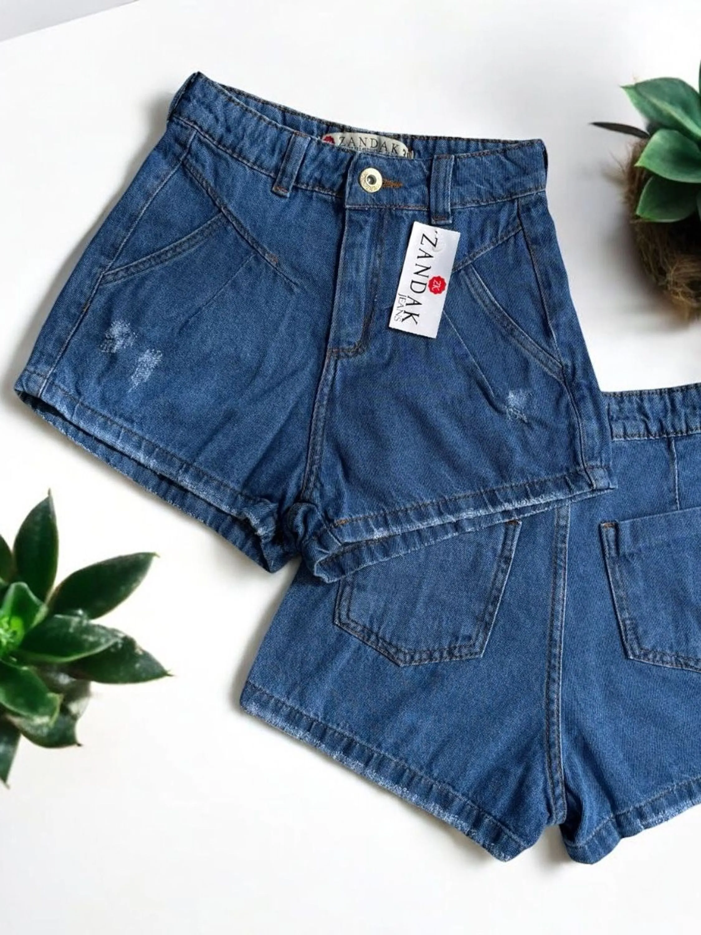 Short jeans feminina escura