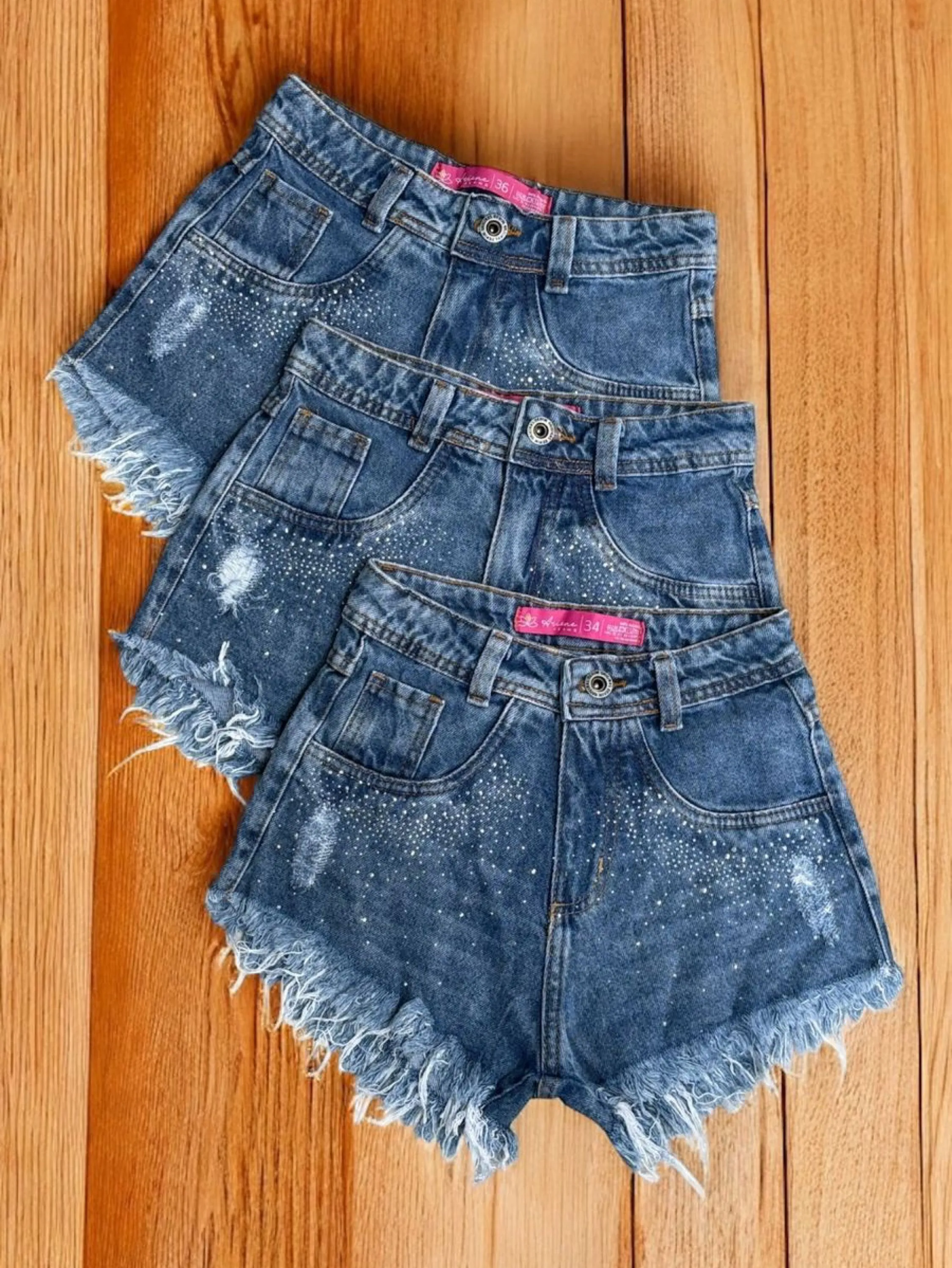 Short jeans feminino com brilho