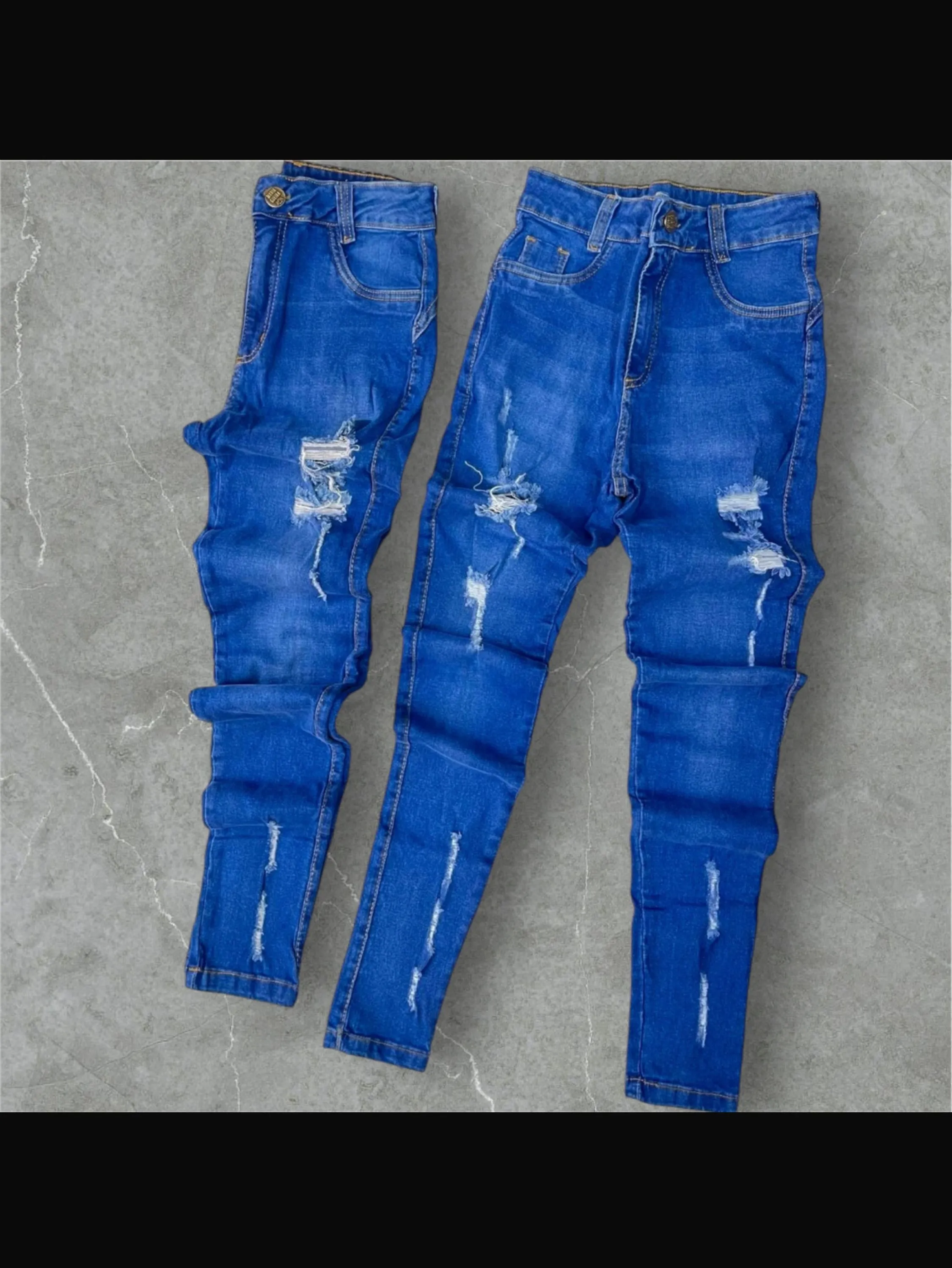 Calca jeans feminina escura rasgada com lycra