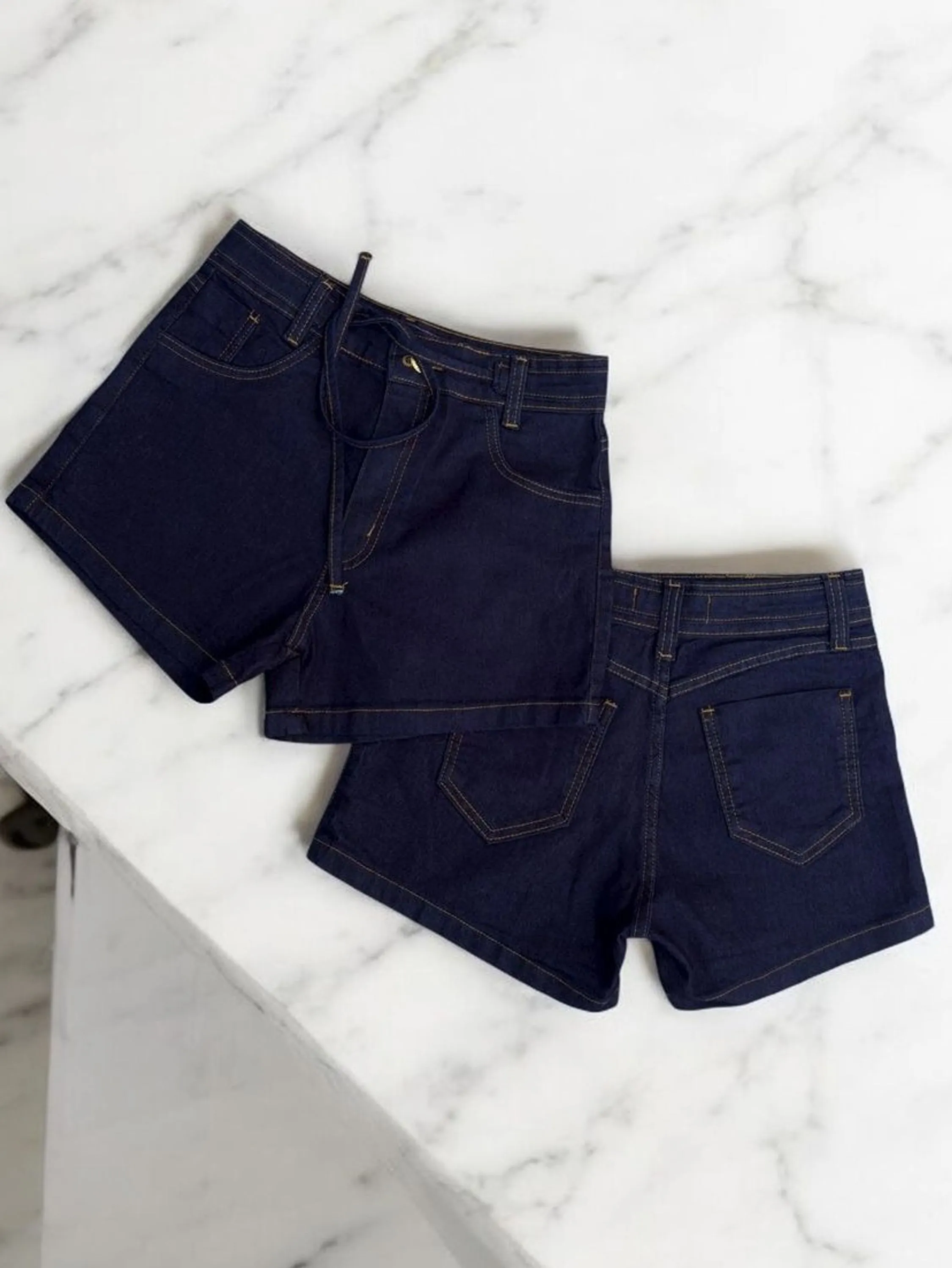 Short jeans feminina com lycra com cinto