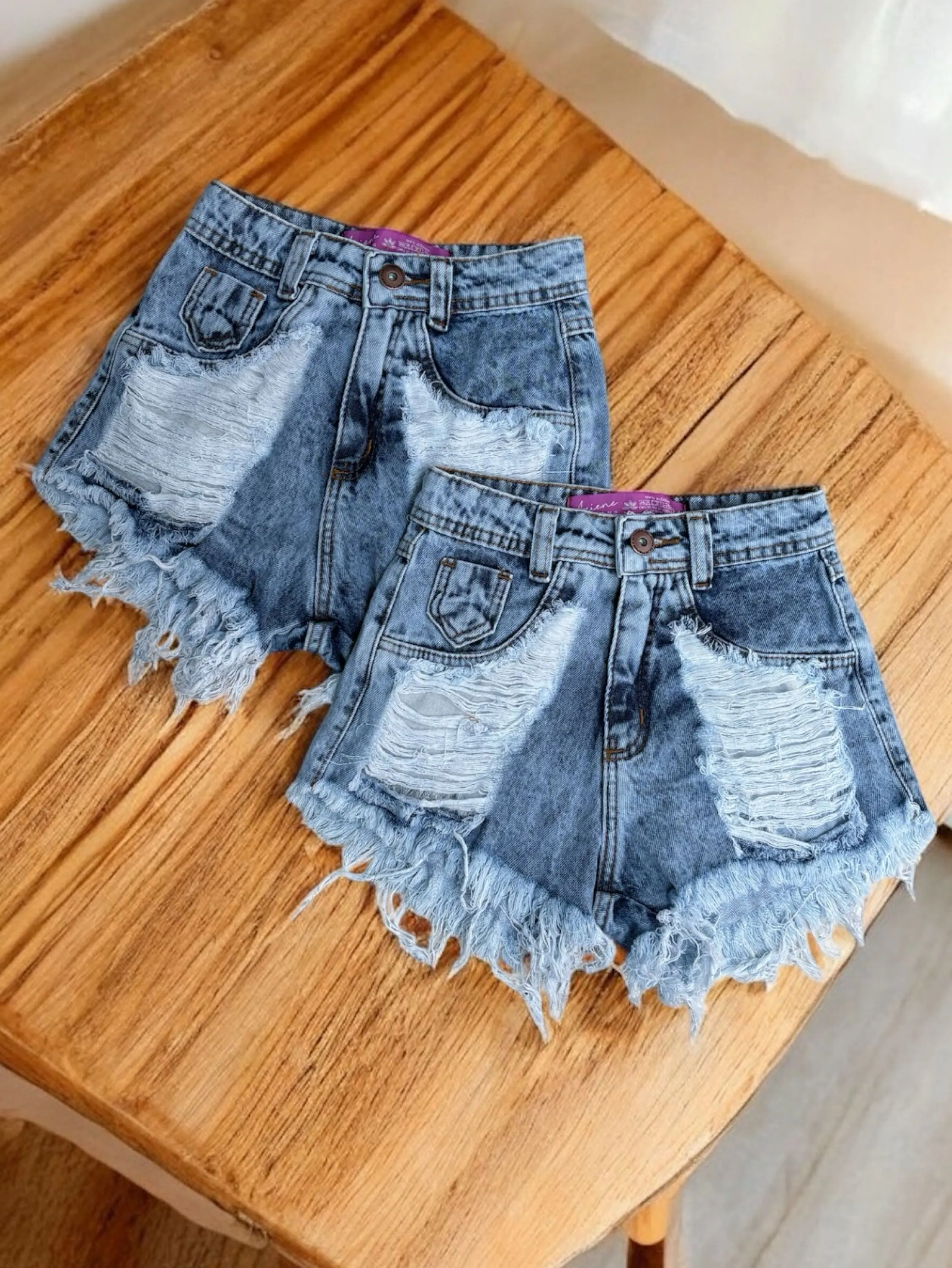 Short jeans feminino destroyed clara