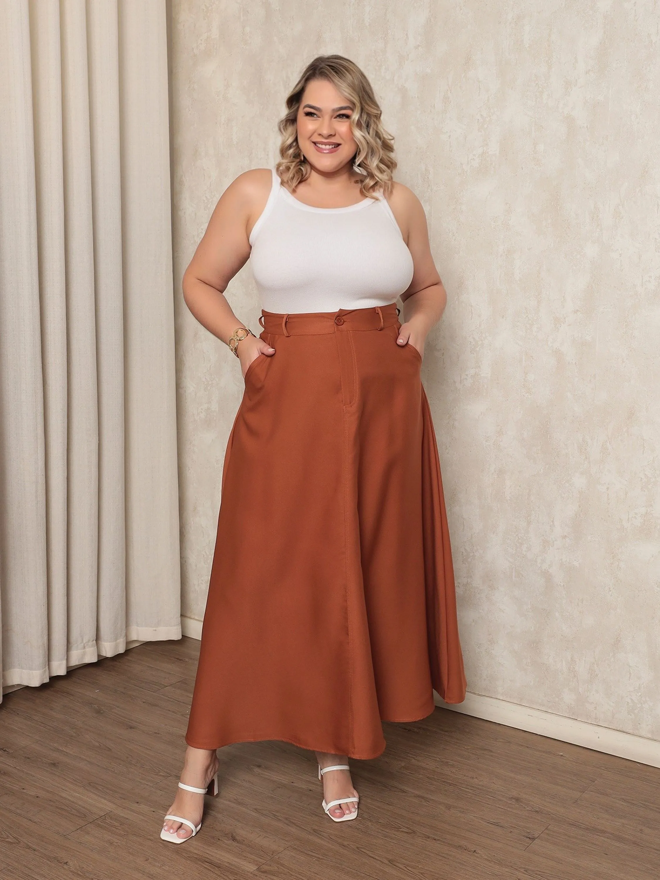 Saia Rodada Plus Size Alfaiataria