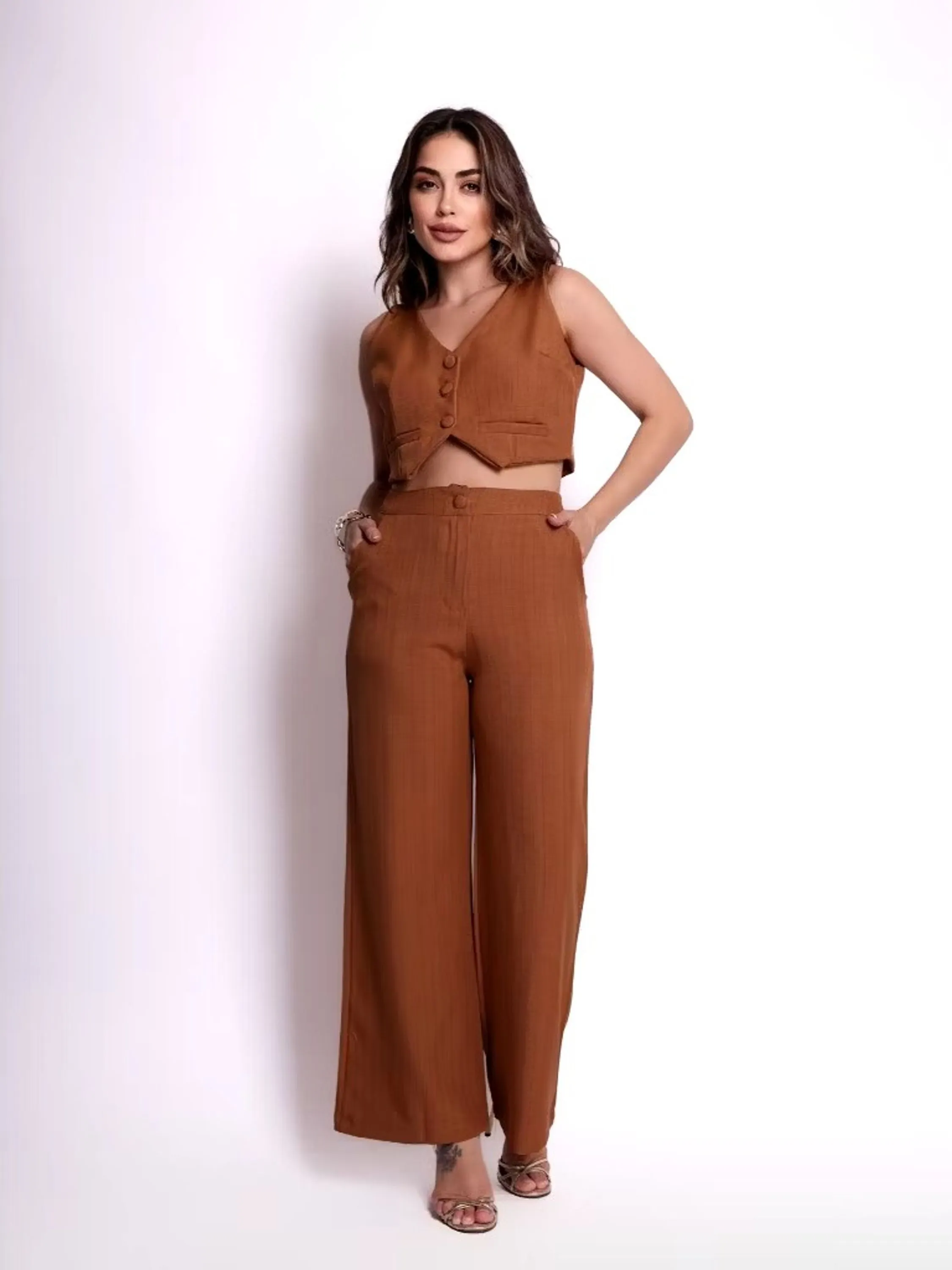 Conjunto Social Listrado Cropped e Calça