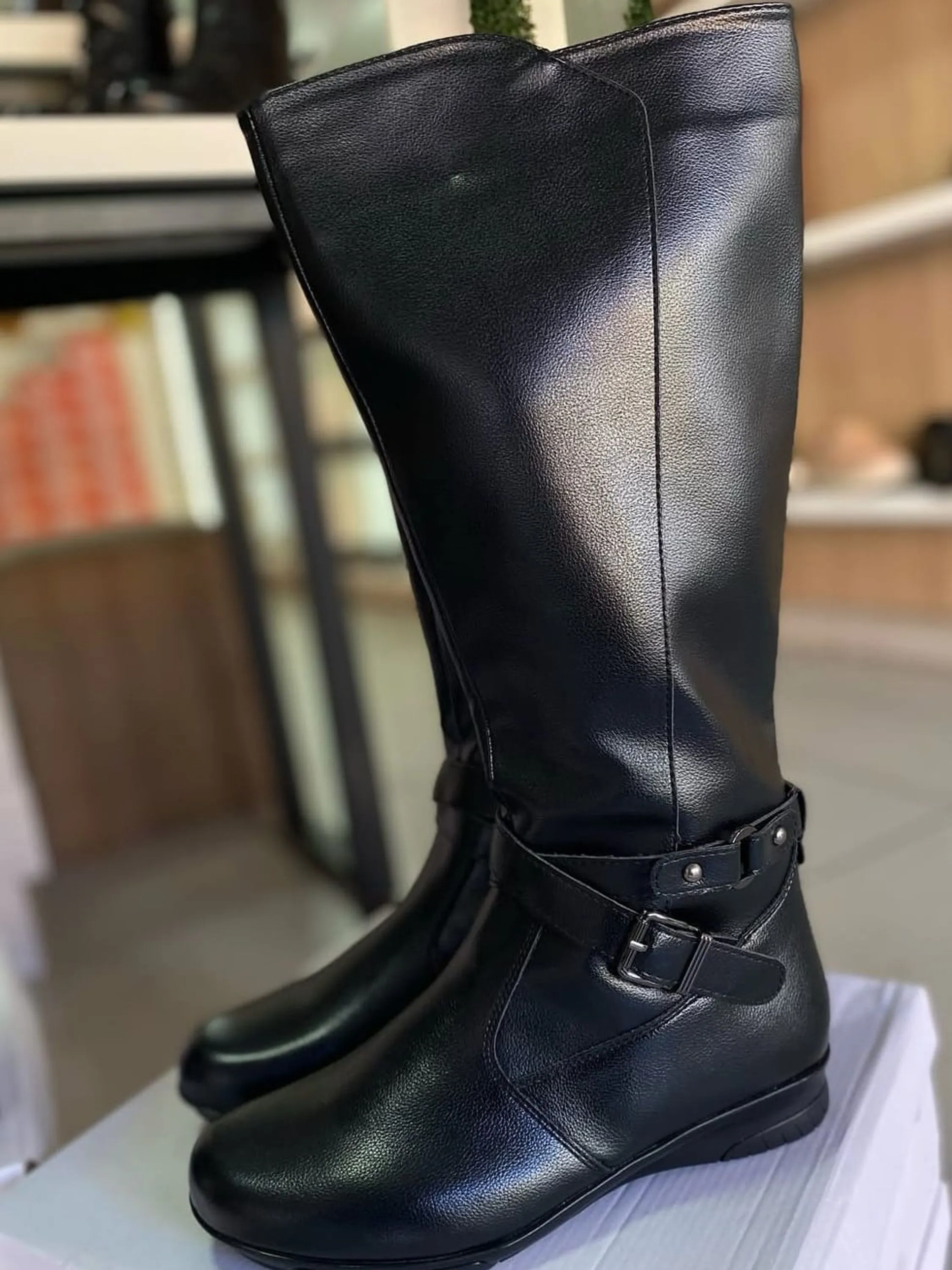 Bota mooncity cano longo