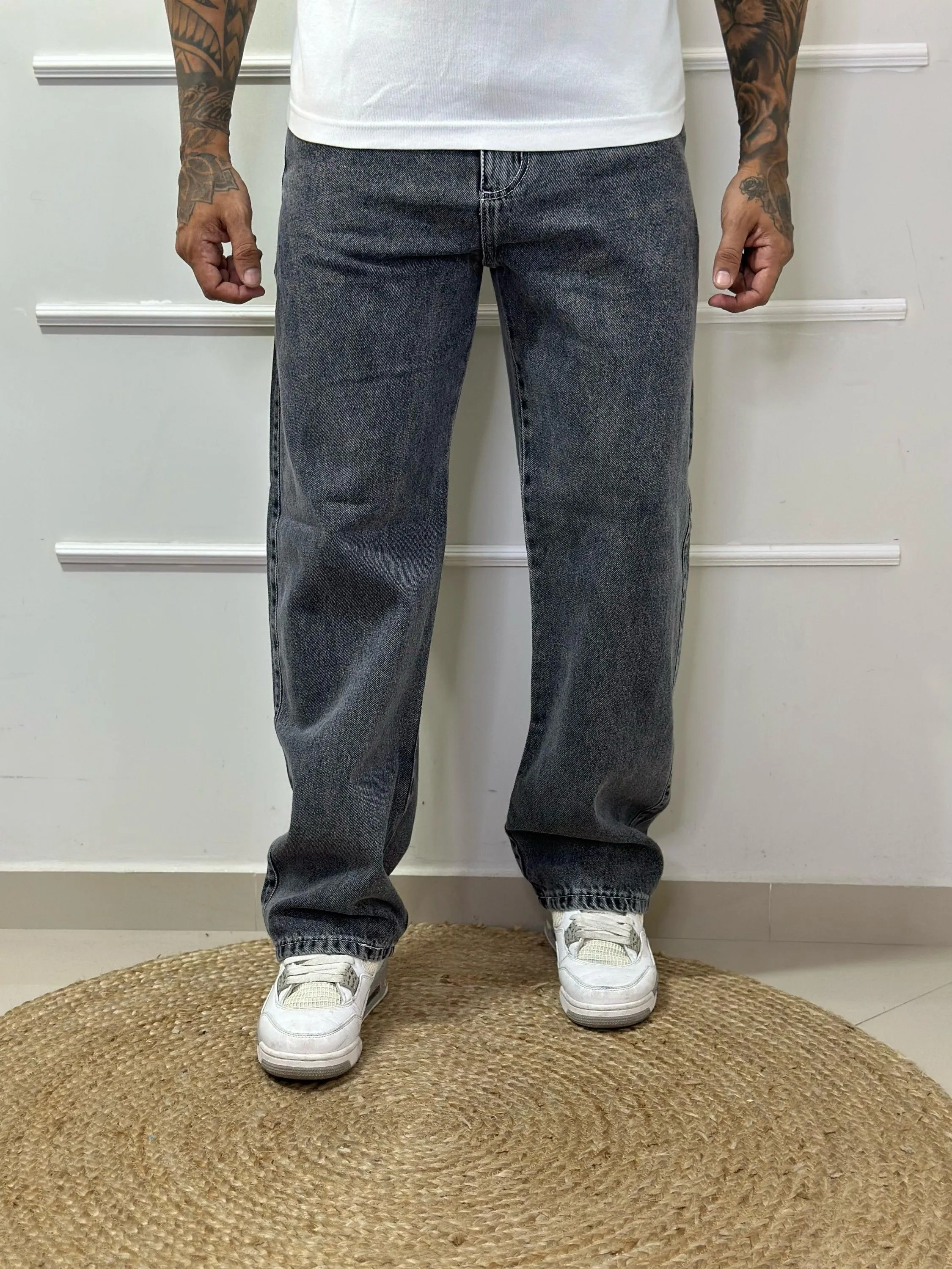 calça baggy balão jeans marmorizada.