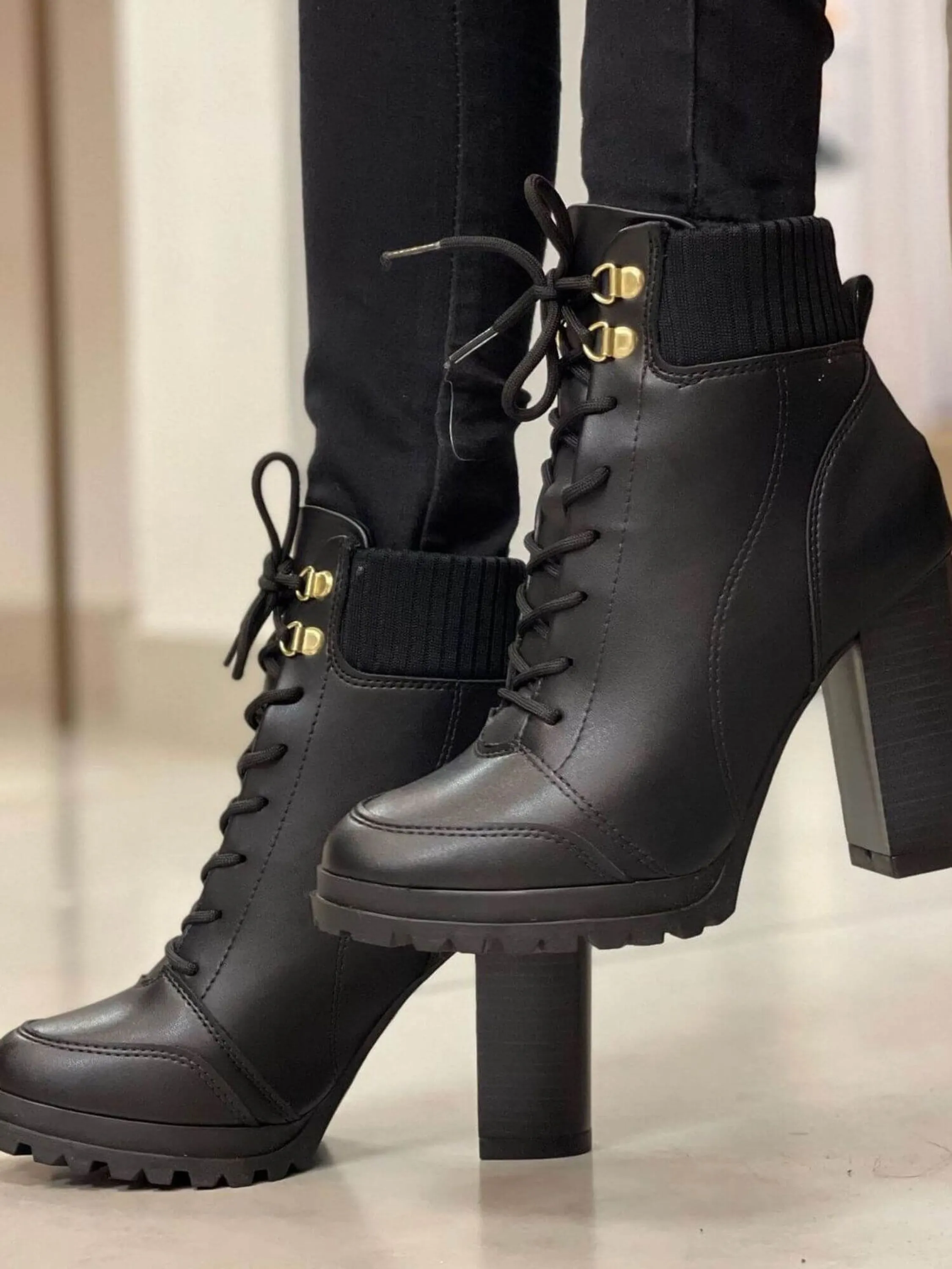 Bota Vizzano 
coturno biker