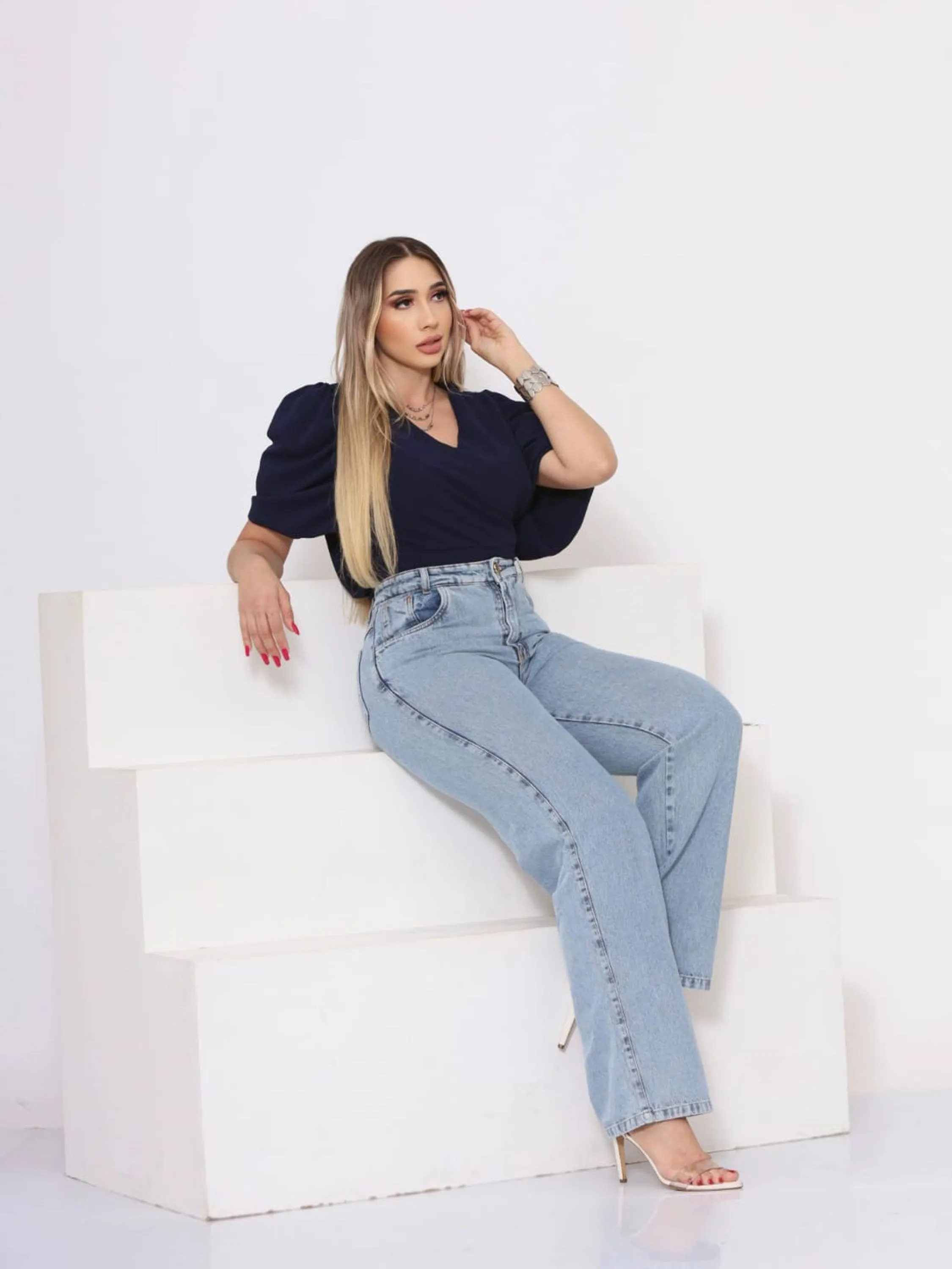 Wide leg jeans com bolsos funcionais