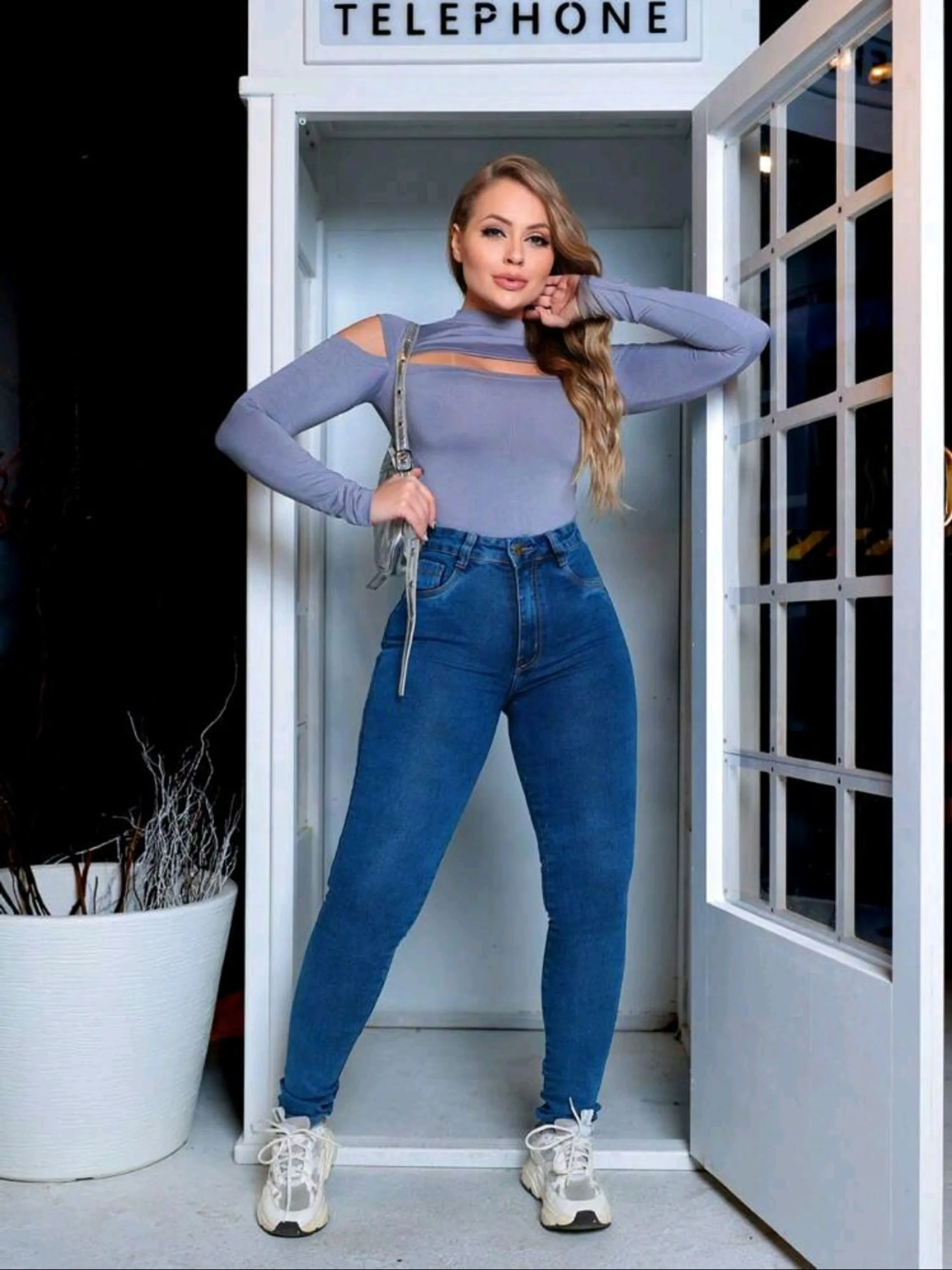 Calça jeans feminina skinny com elastano