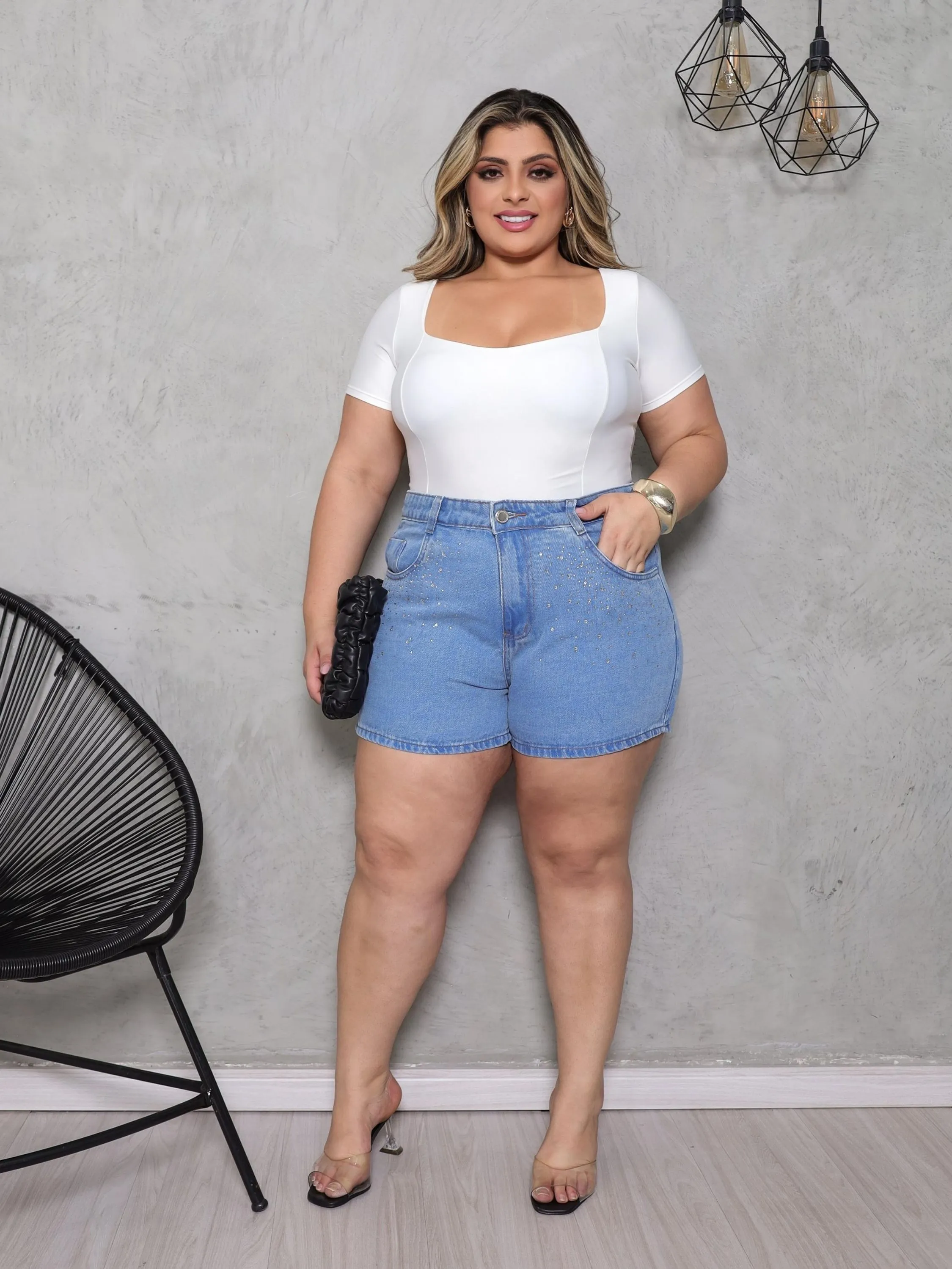 Shorts jeans Plus size sem elastano bolso na frente