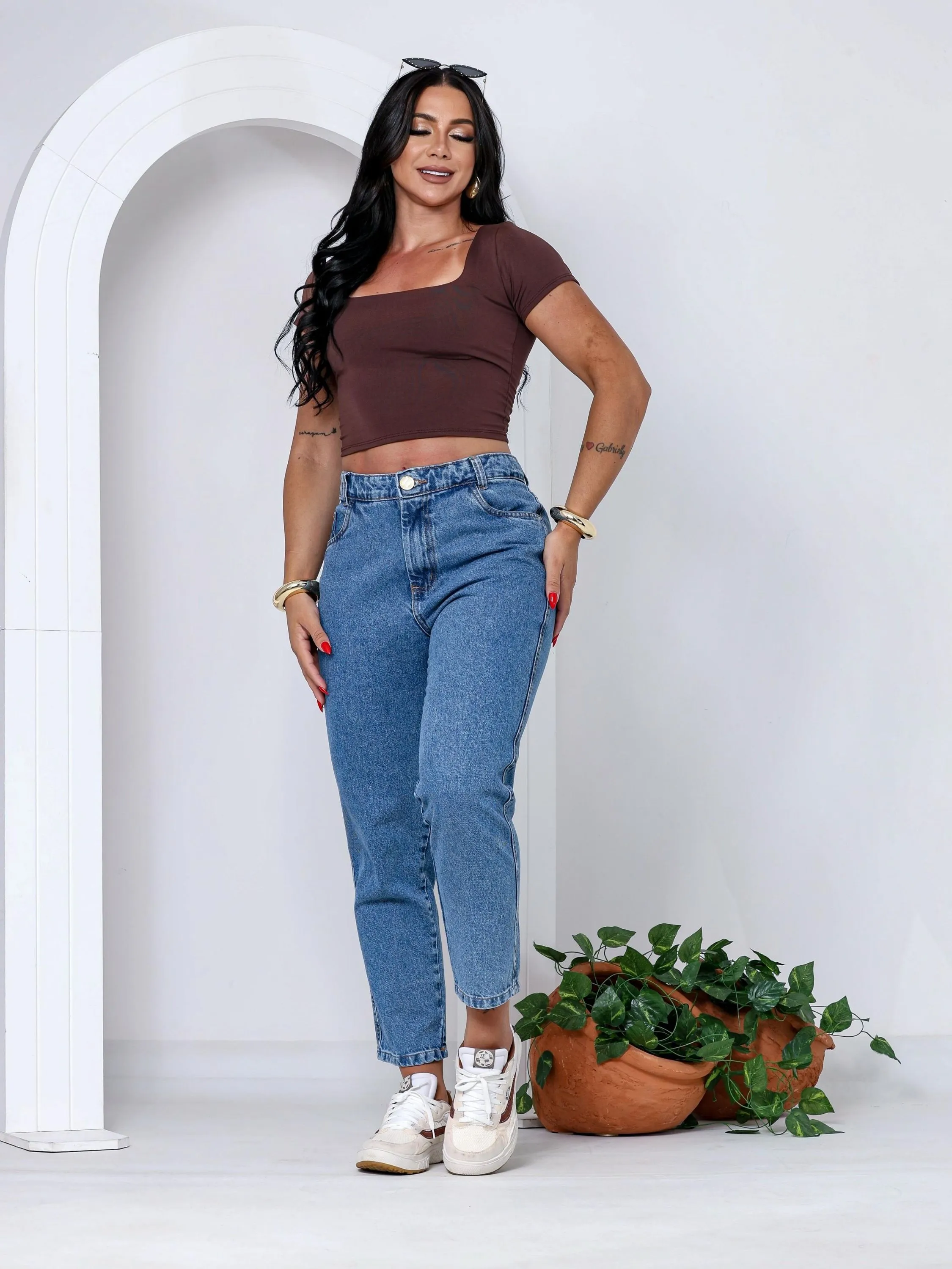 Calça mom jeans 11oz com bolsos funcionais