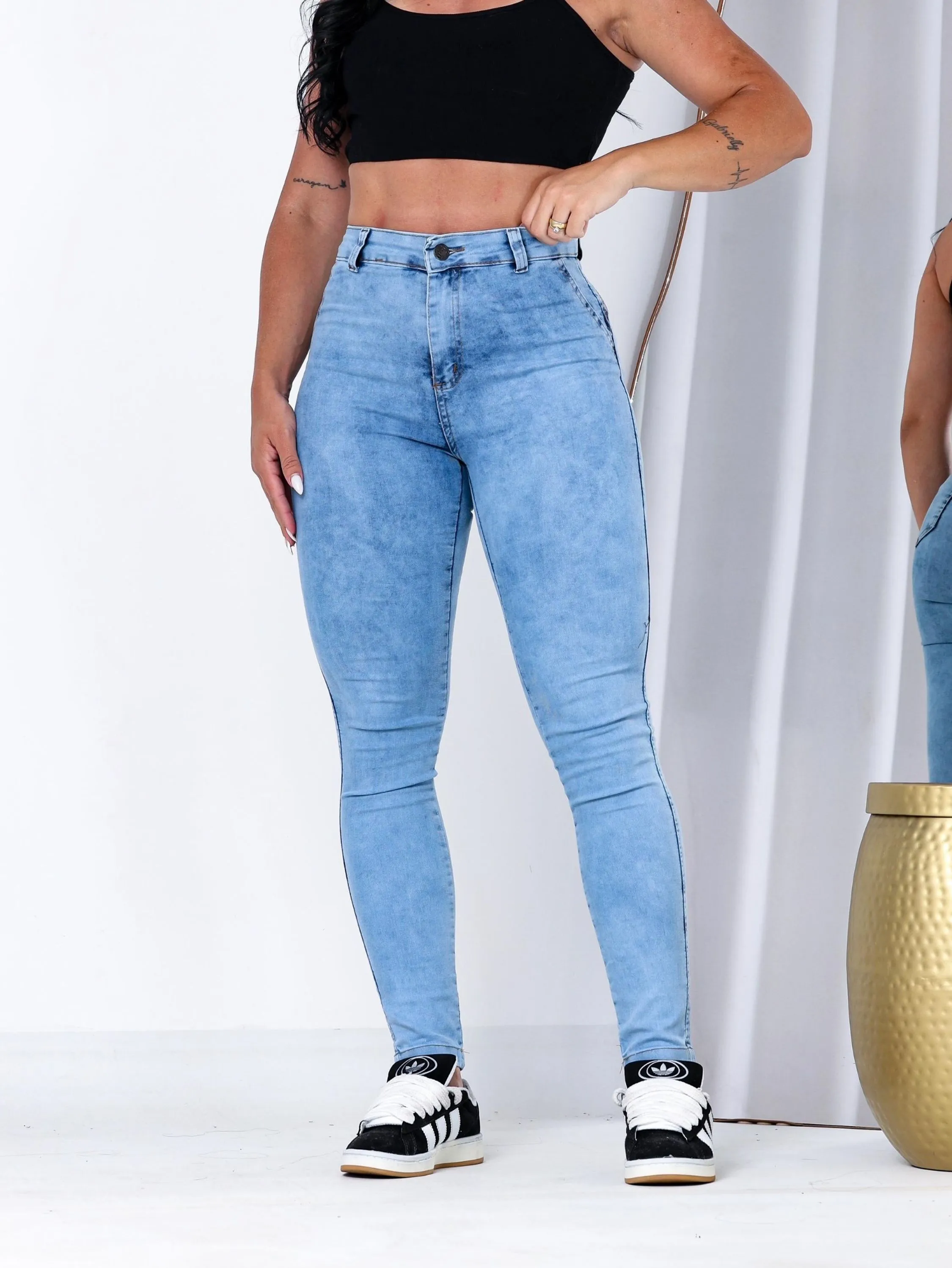 Calça skinny com elastano