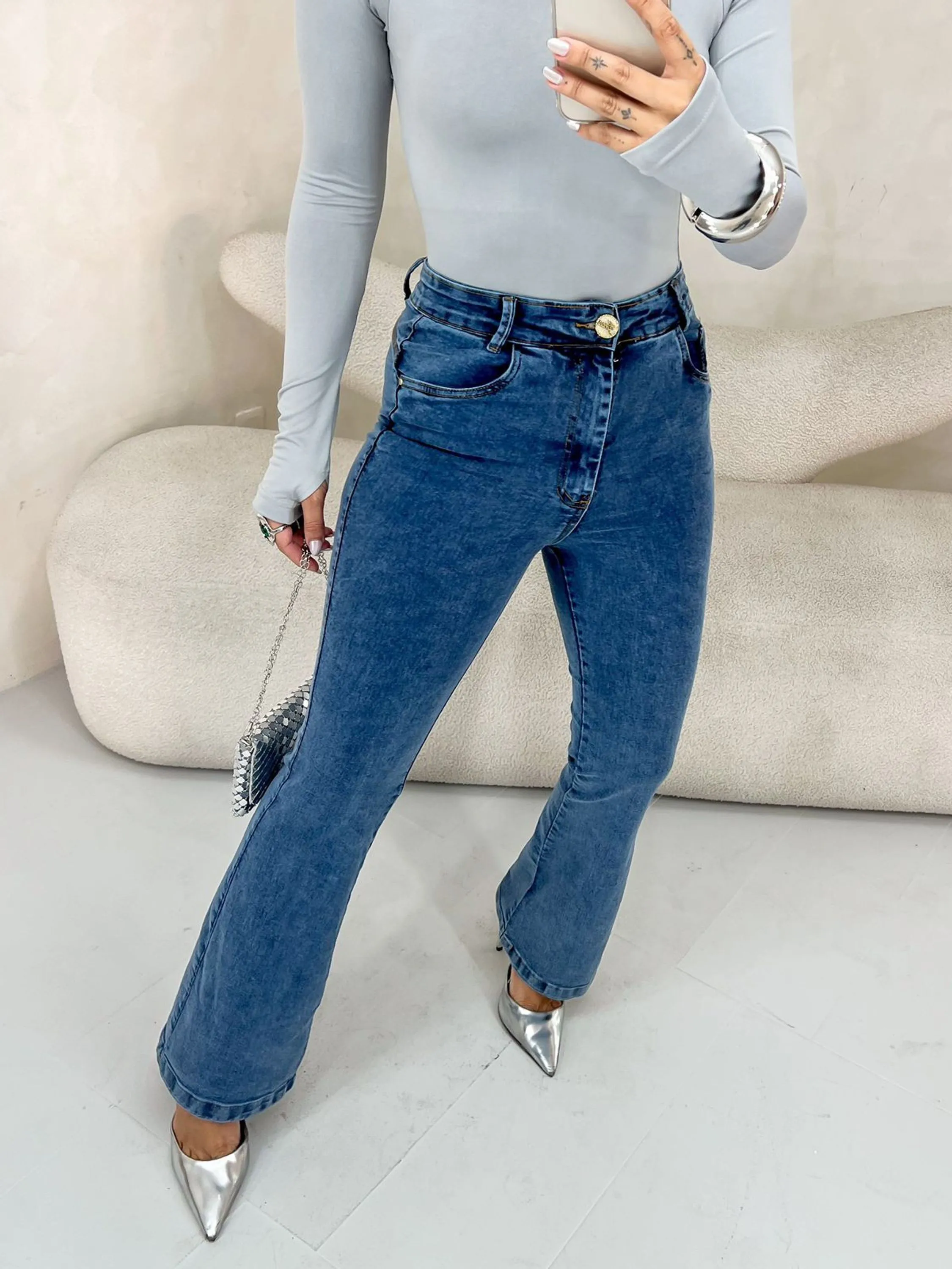 Calça flare jeans com elastano