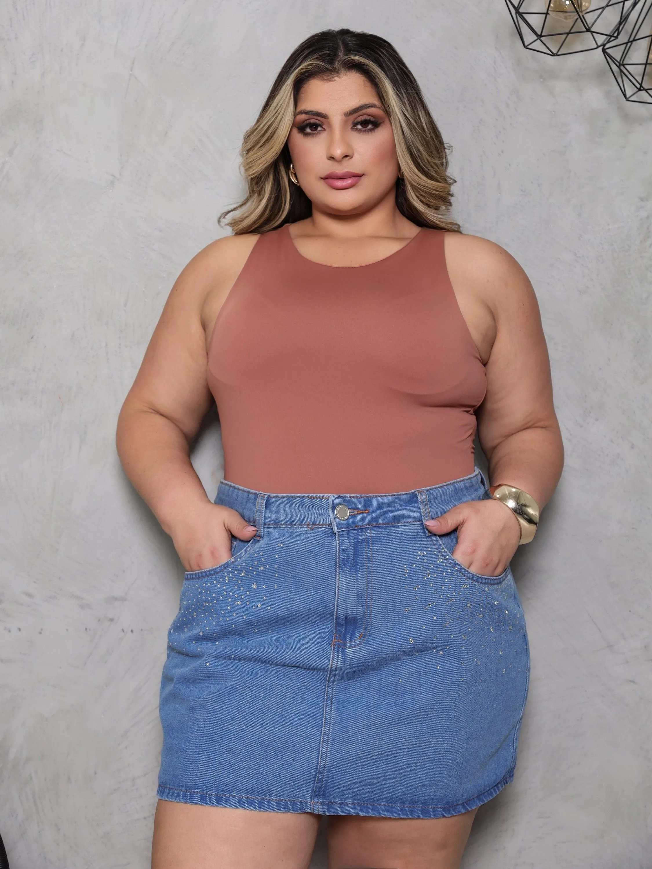 Saia jeans plus size sem Lycra bolso na frente stras