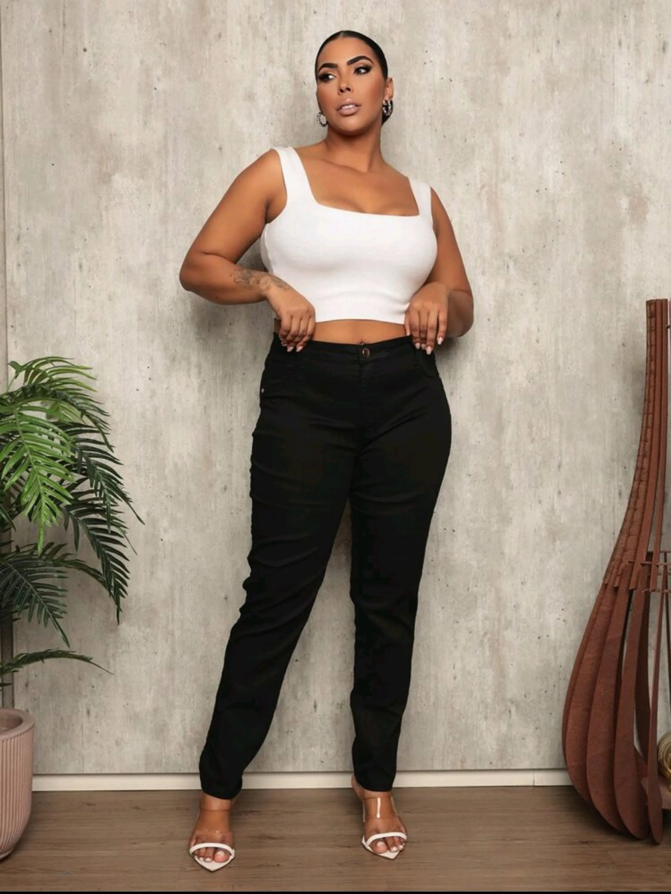 Calça jeans skinny plus size com elastano preto