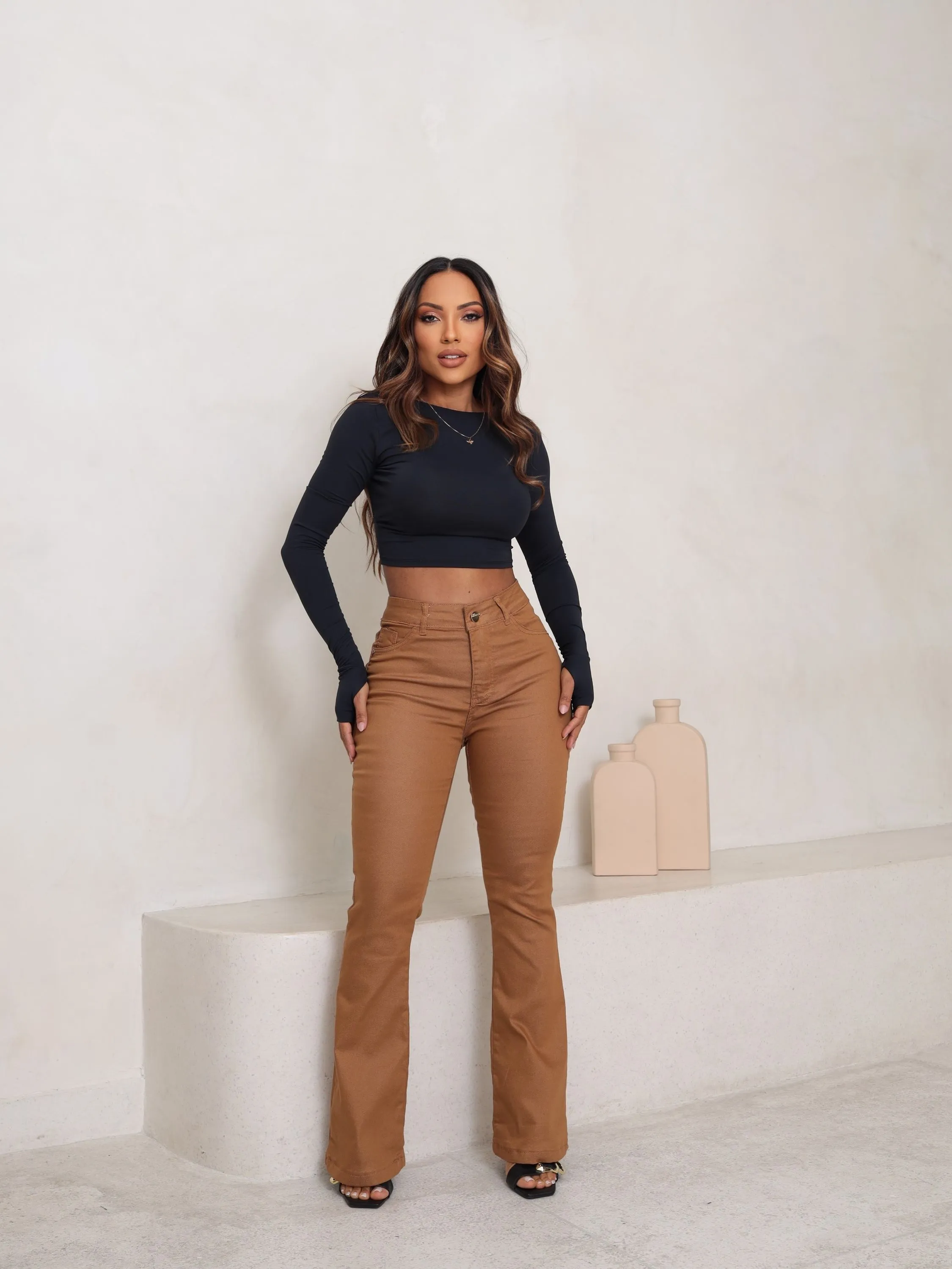 Calça flare caramelo com elastano