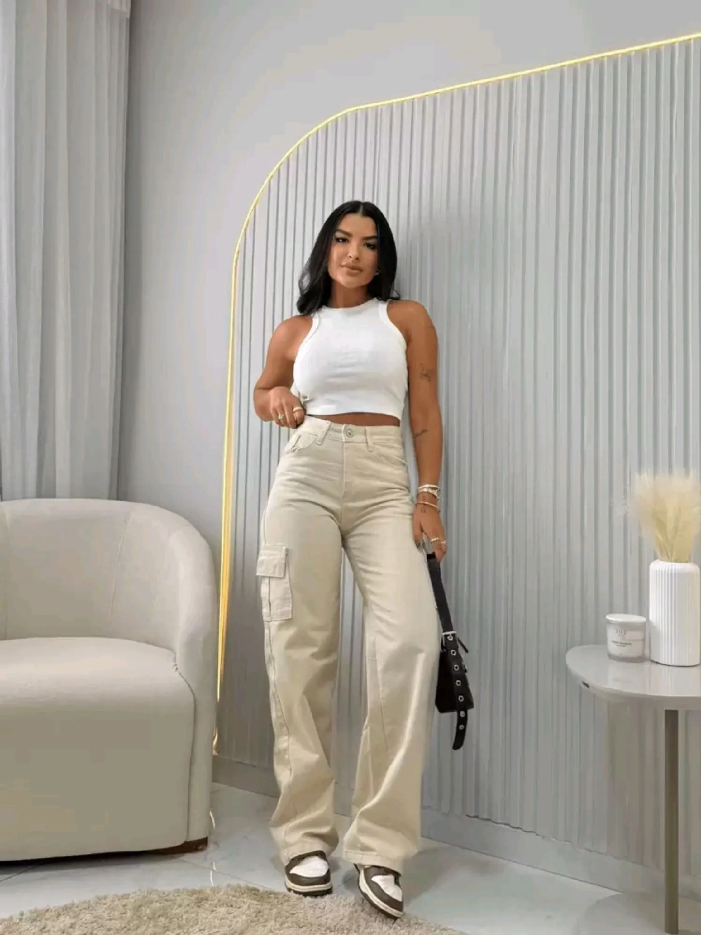 Calça cargo bege feminina