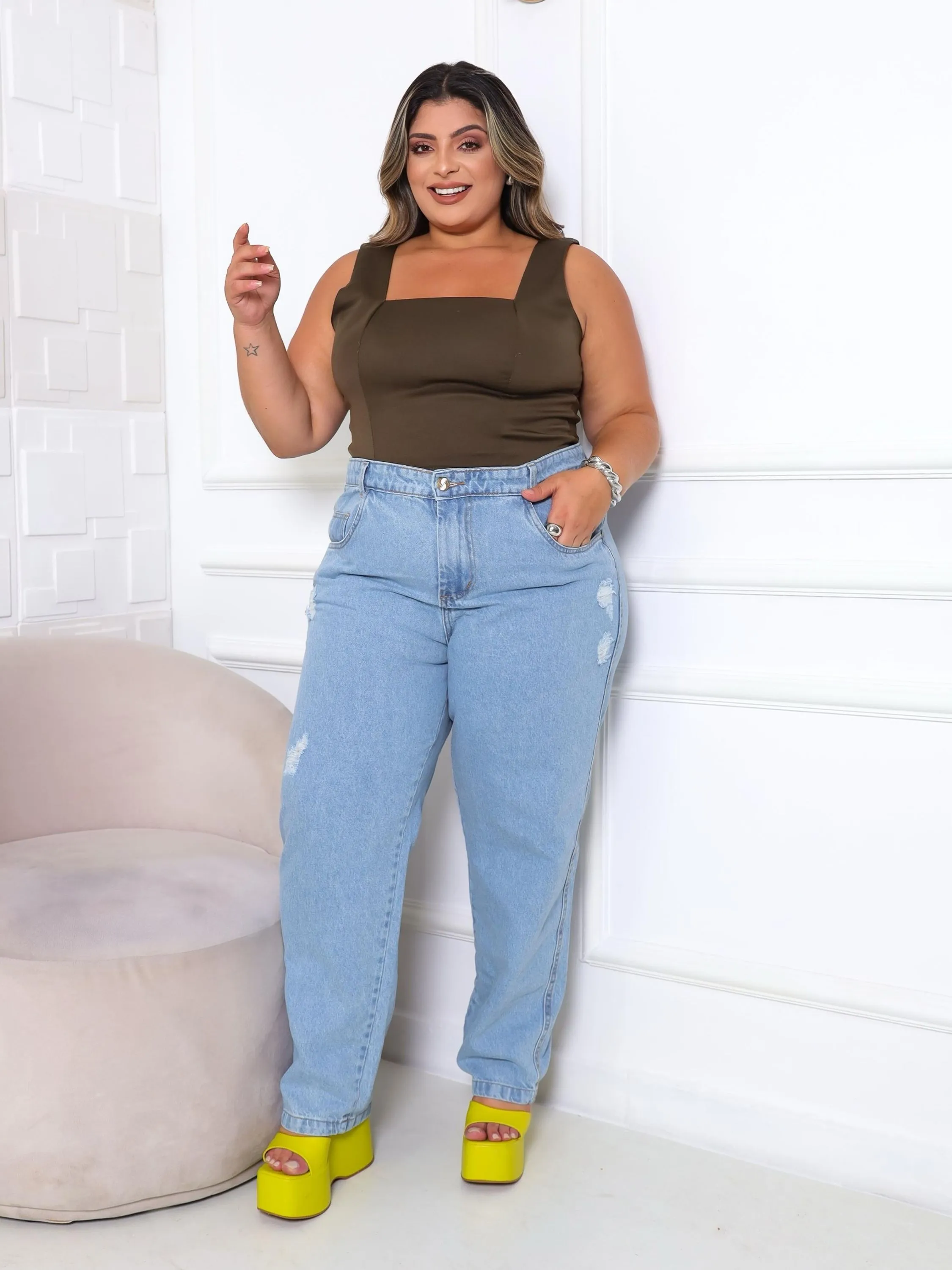 Calça plus mom jeans sem elastano