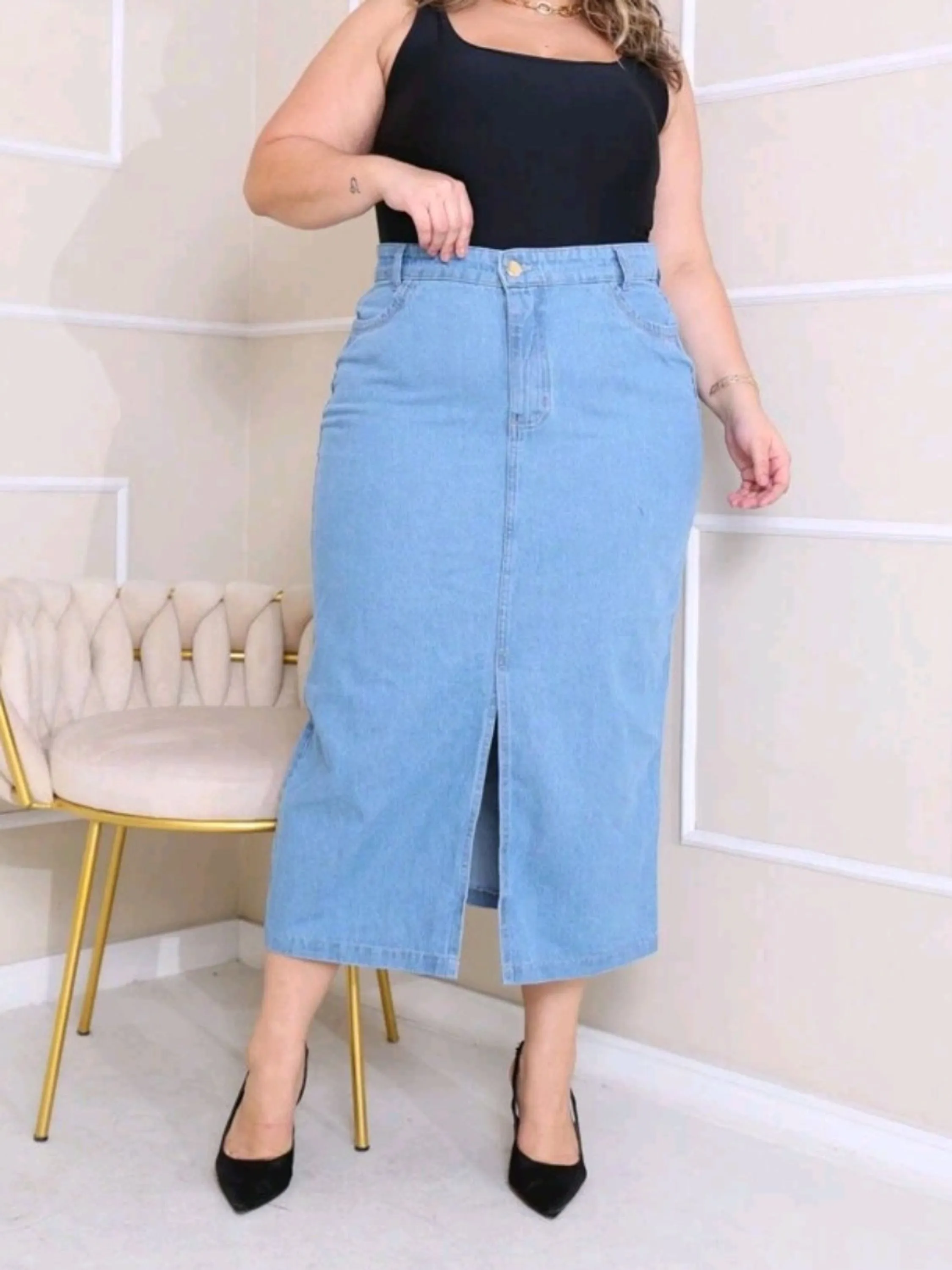 Saia midi plus size com fenda