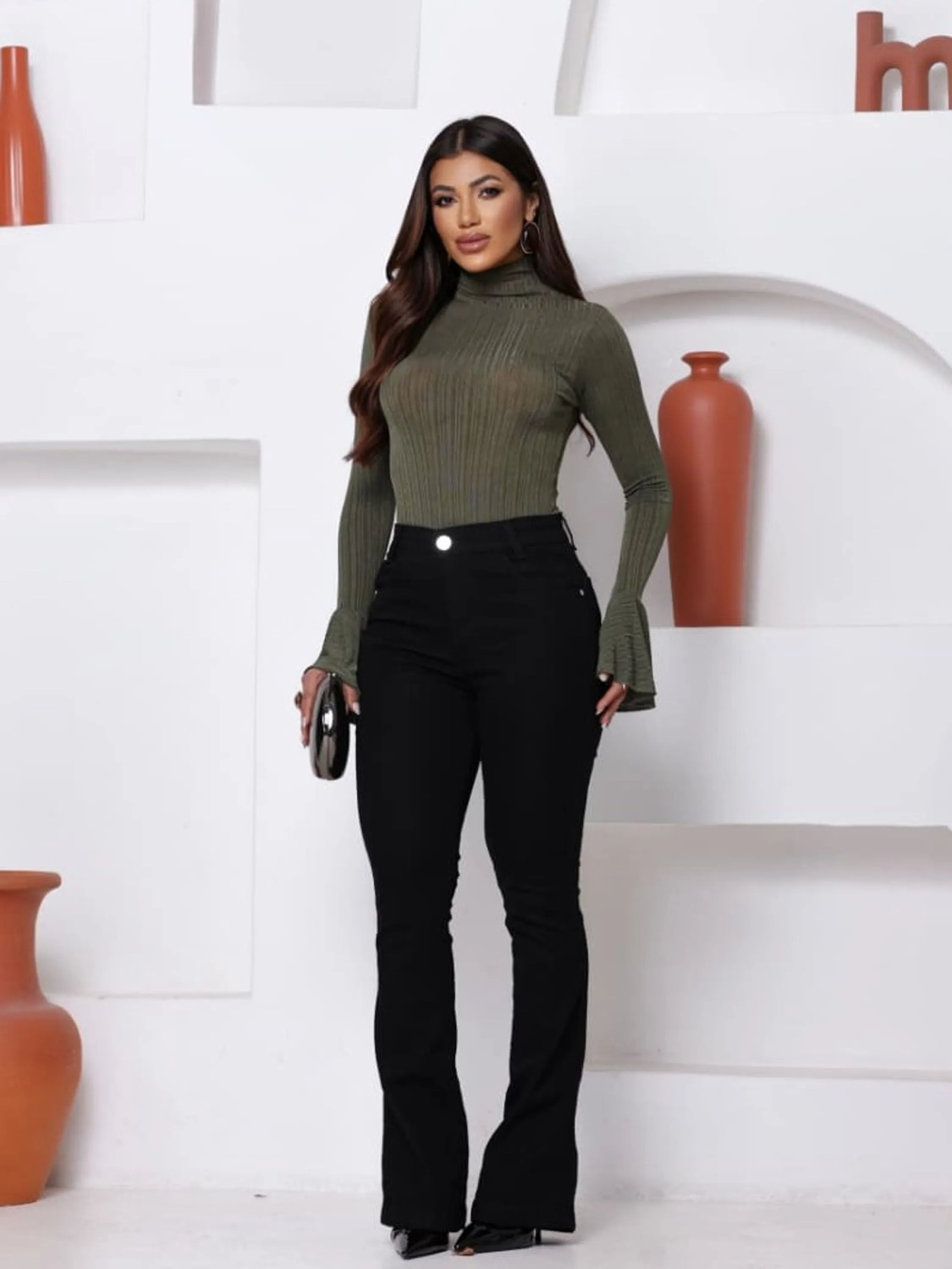 Calça flare preta Premium bolso na frente