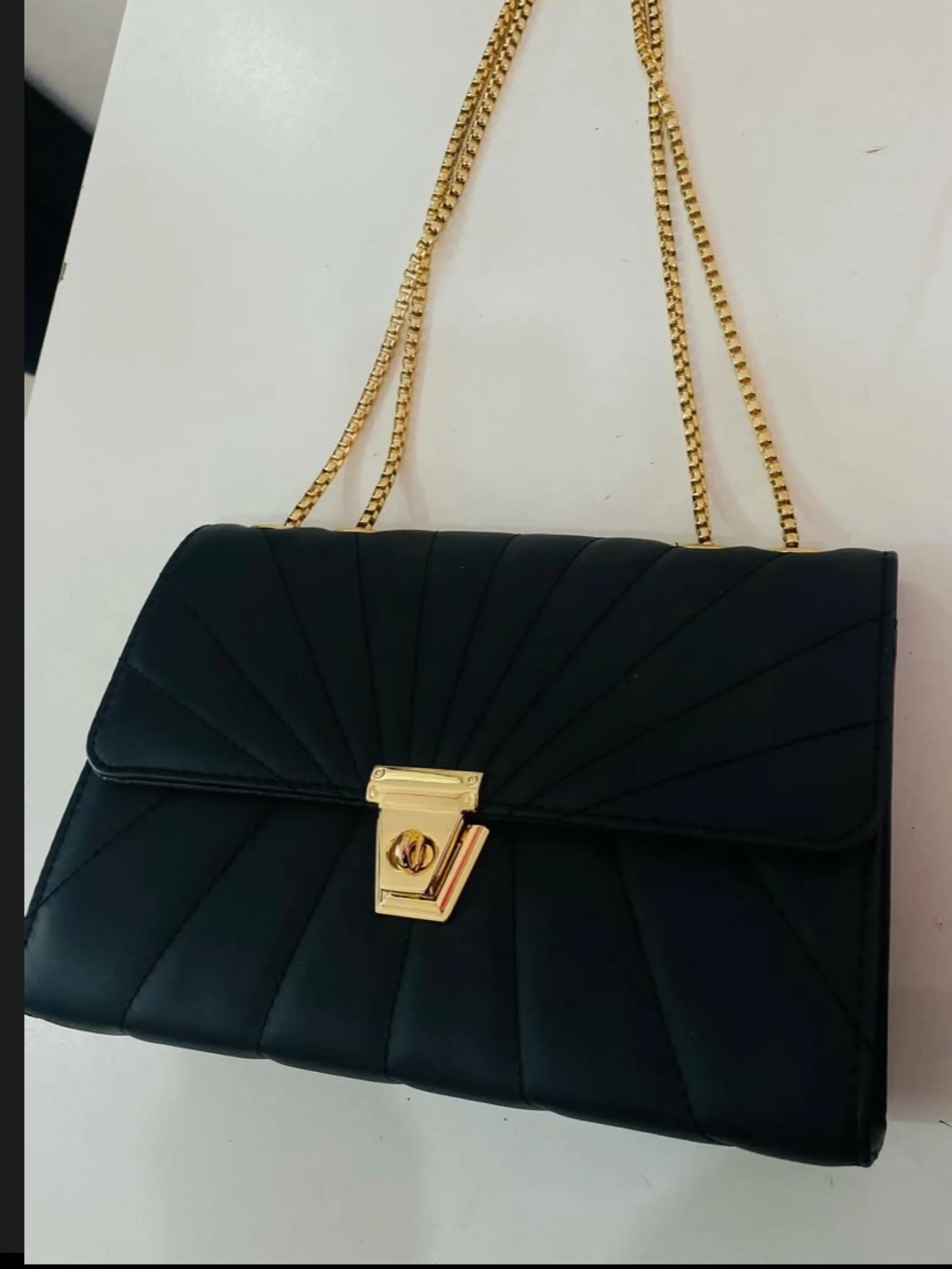 Bolsa com alça corrente